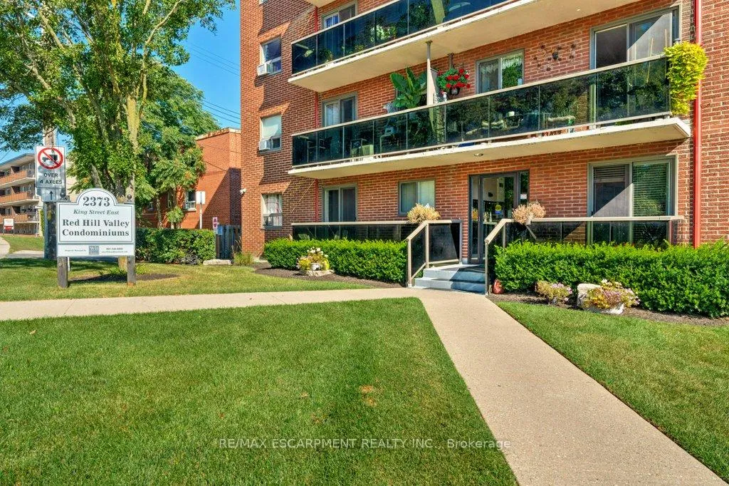 Photo 3 of Unit 17, 2373 King Street E, Hamilton, Glenview — HOMEH