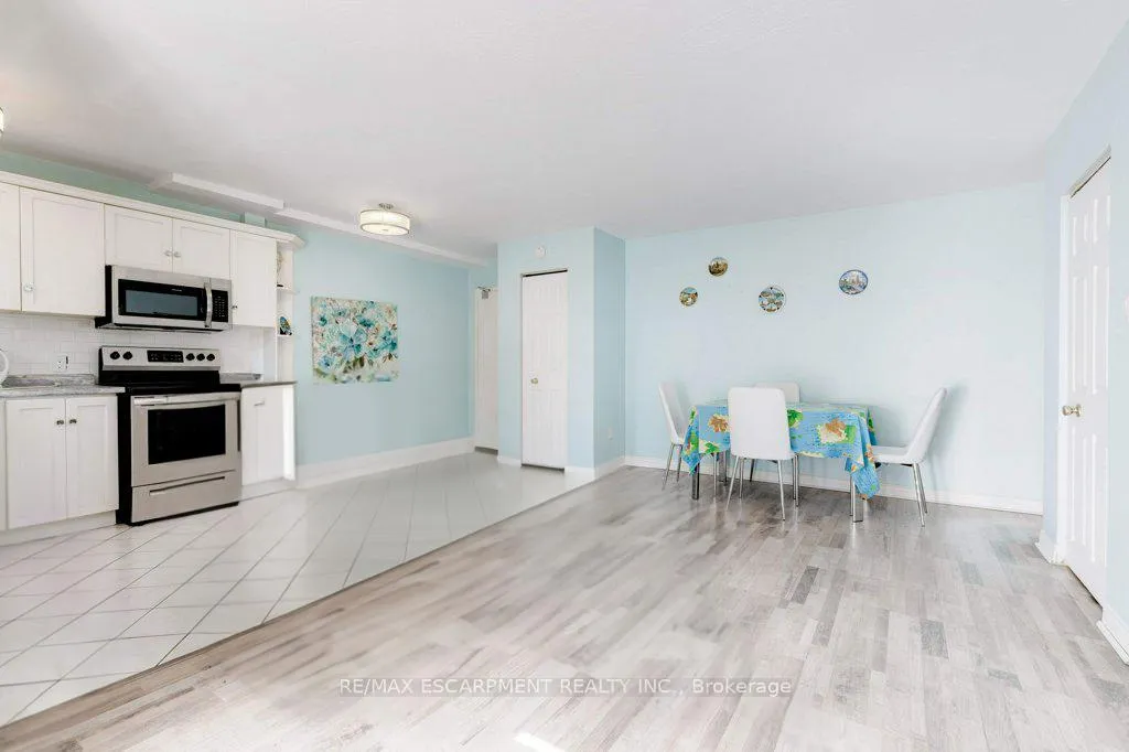 Photo 7 of Unit 17, 2373 King Street E, Hamilton, Glenview — HOMEH