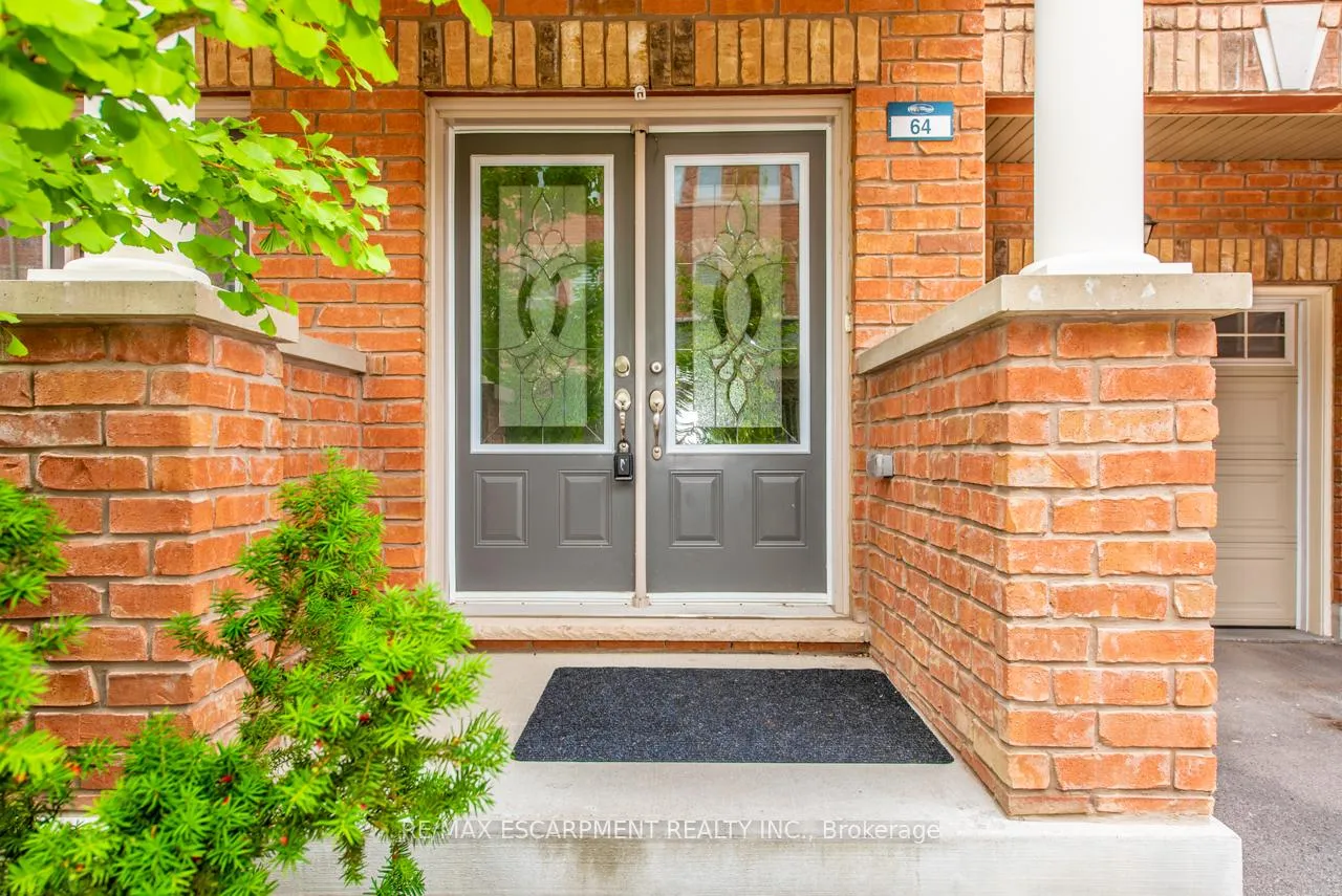 Photo 4 of 64 City Park Circle, Vaughan, West Woodbridge — HOMEH
