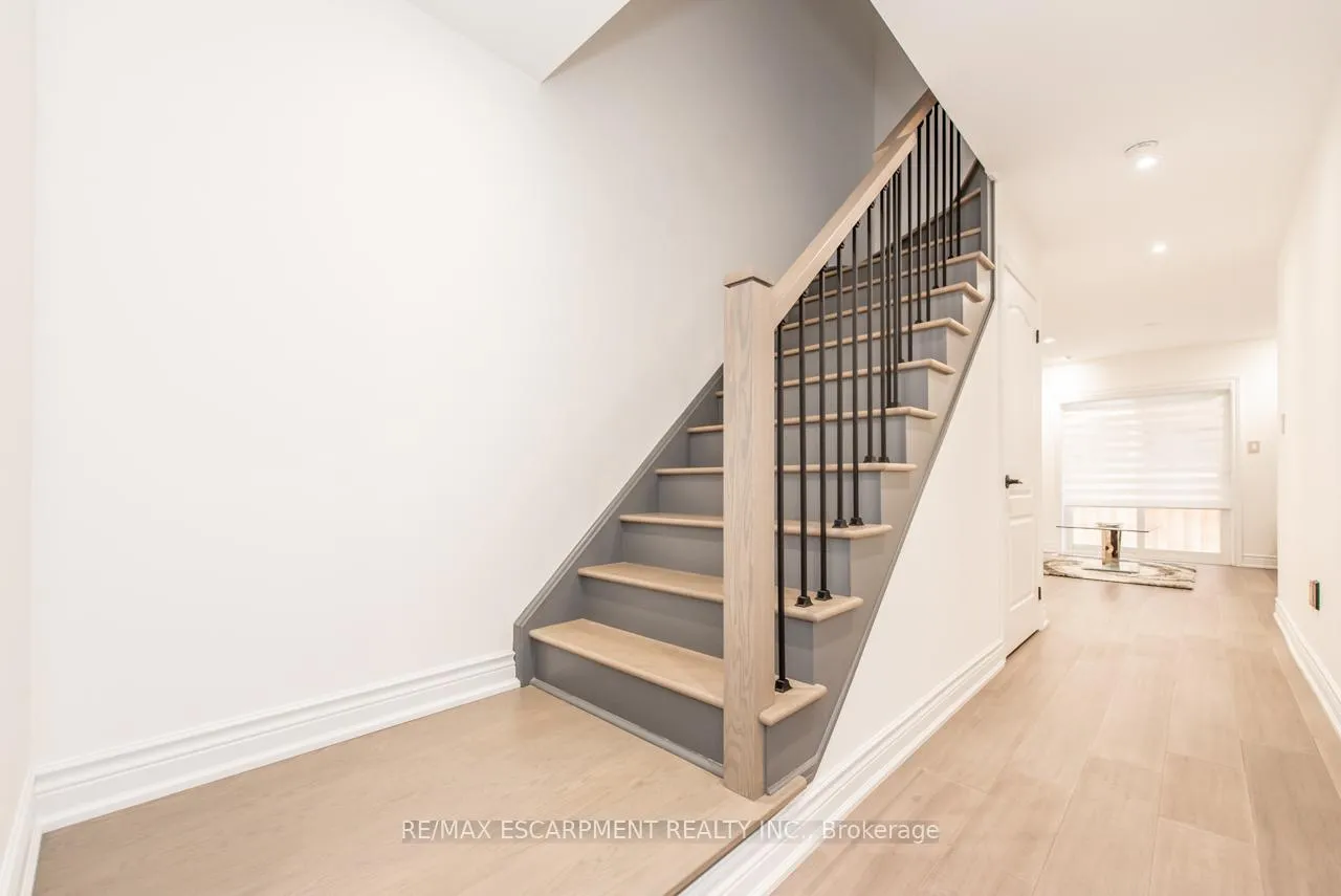 Photo 6 of 64 City Park Circle, Vaughan, West Woodbridge — HOMEH
