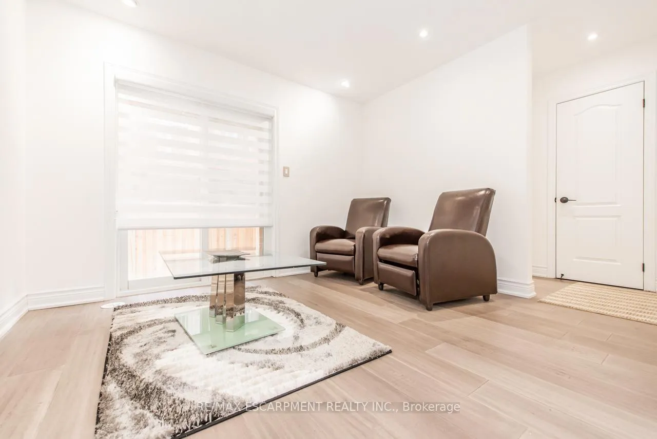Photo 7 of 64 City Park Circle, Vaughan, West Woodbridge — HOMEH