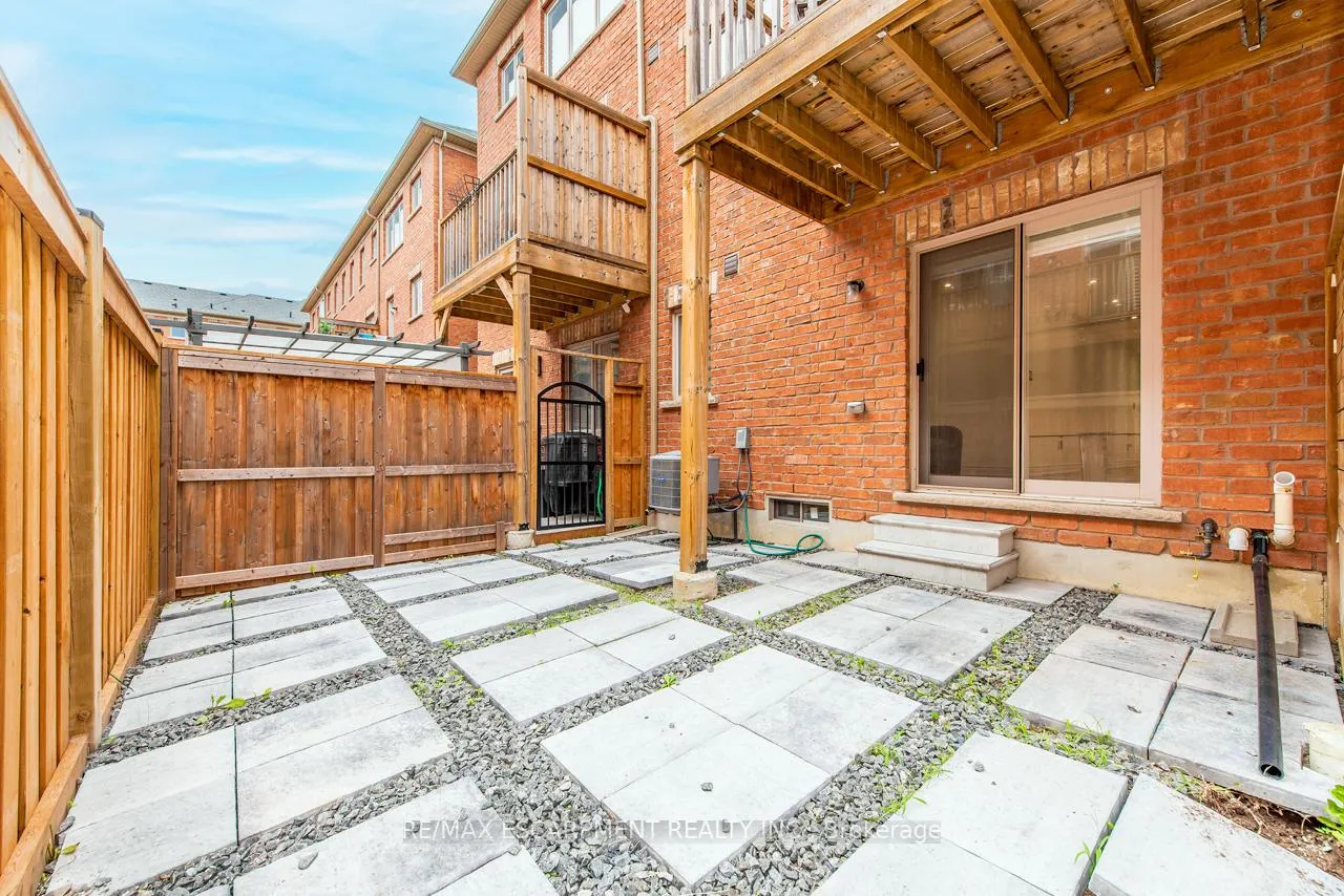 Photo 8 of 64 City Park Circle, Vaughan, West Woodbridge — HOMEH