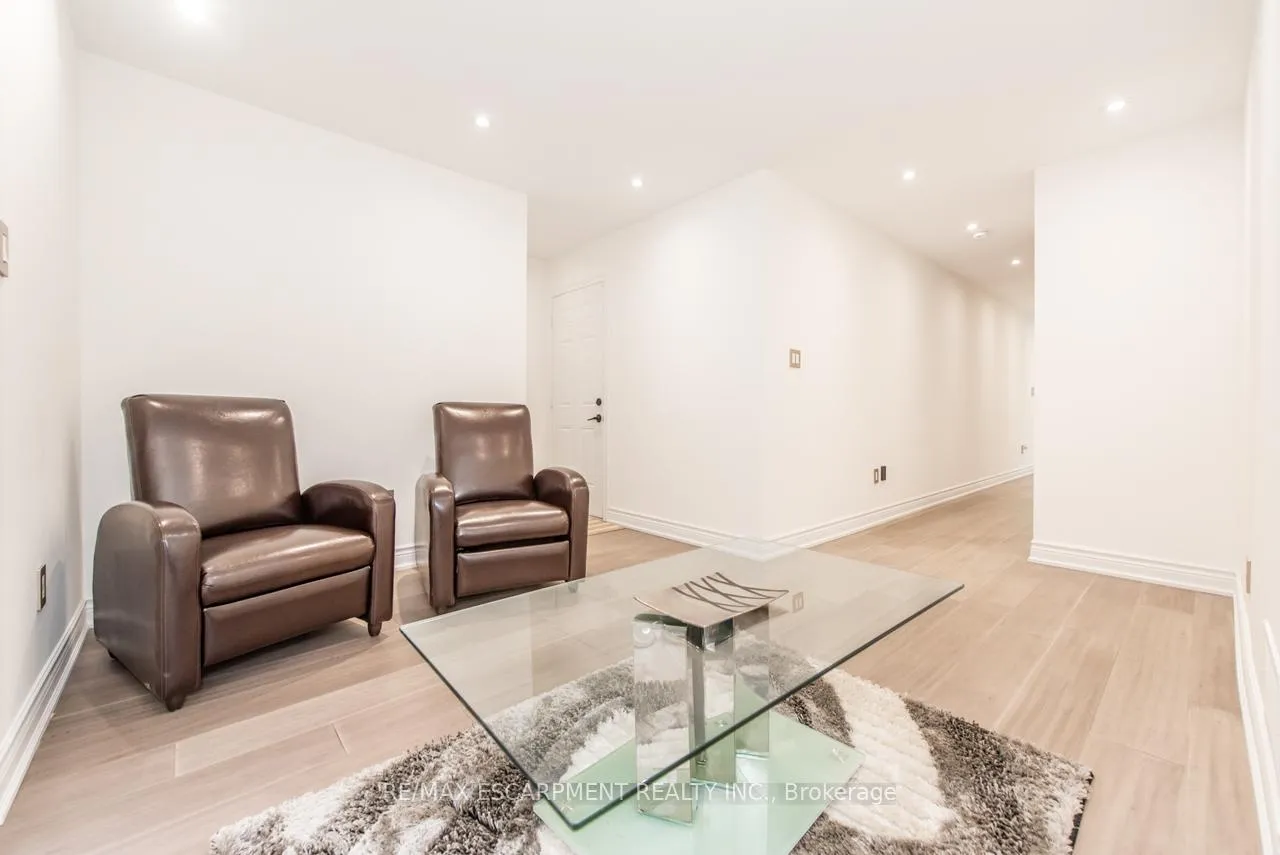 Photo 9 of 64 City Park Circle, Vaughan, West Woodbridge — HOMEH