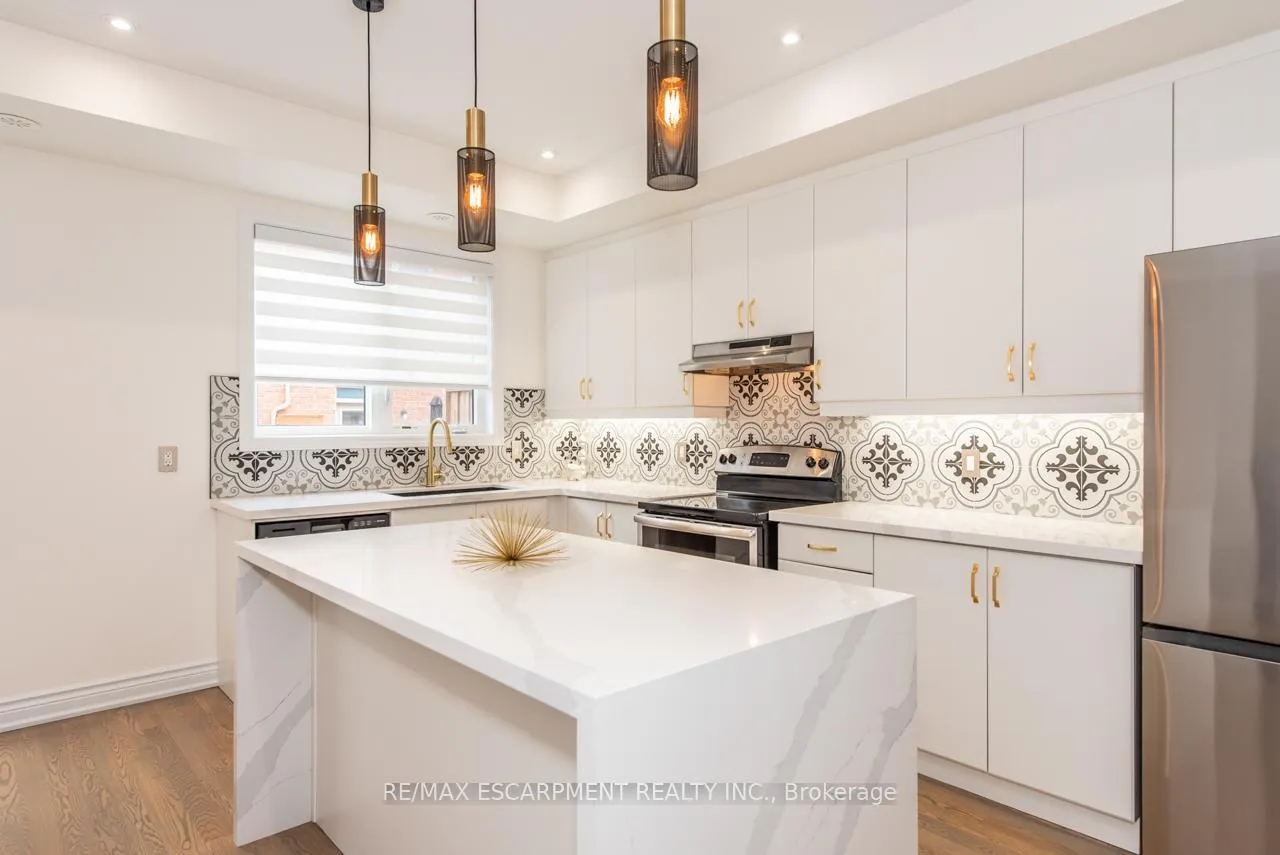 Photo 14 of 64 City Park Circle, Vaughan, West Woodbridge — HOMEH