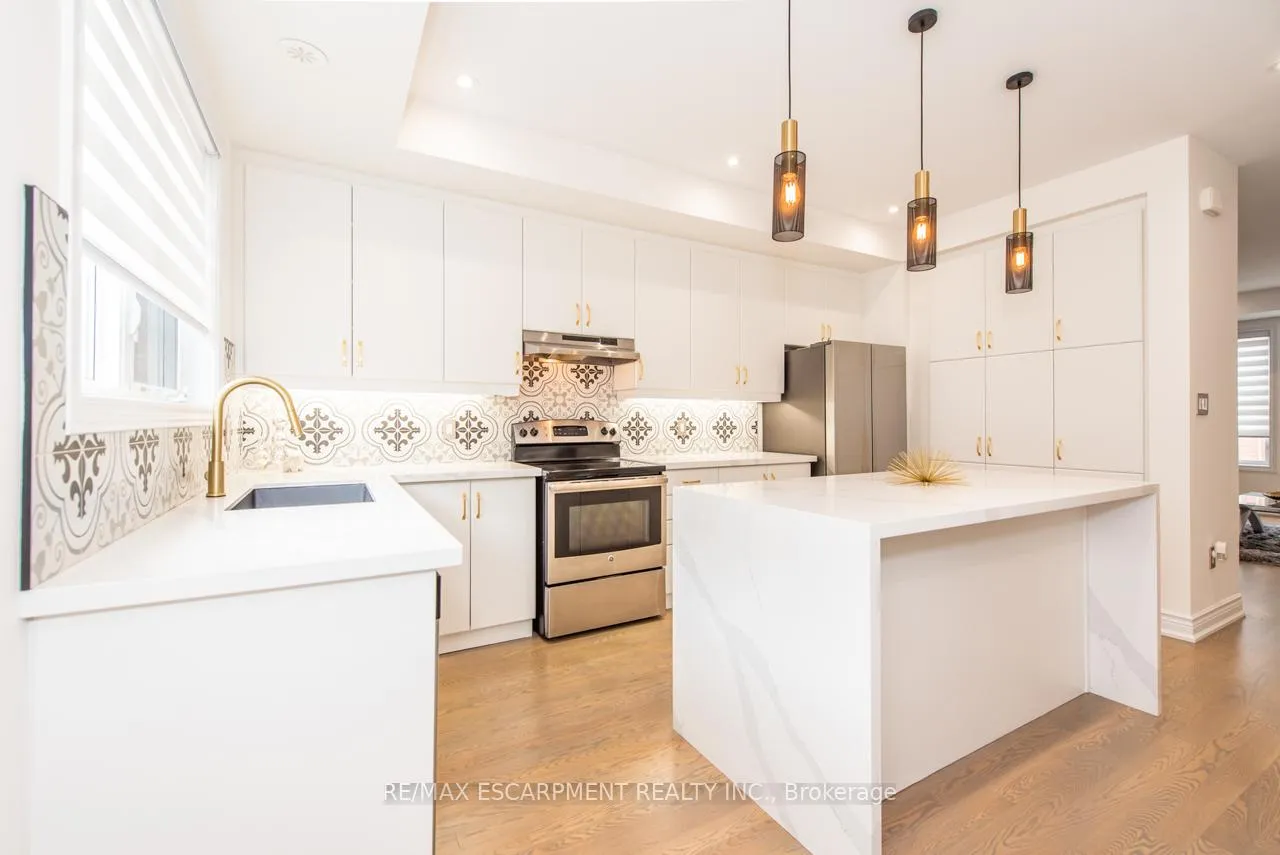 Photo 15 of 64 City Park Circle, Vaughan, West Woodbridge — HOMEH
