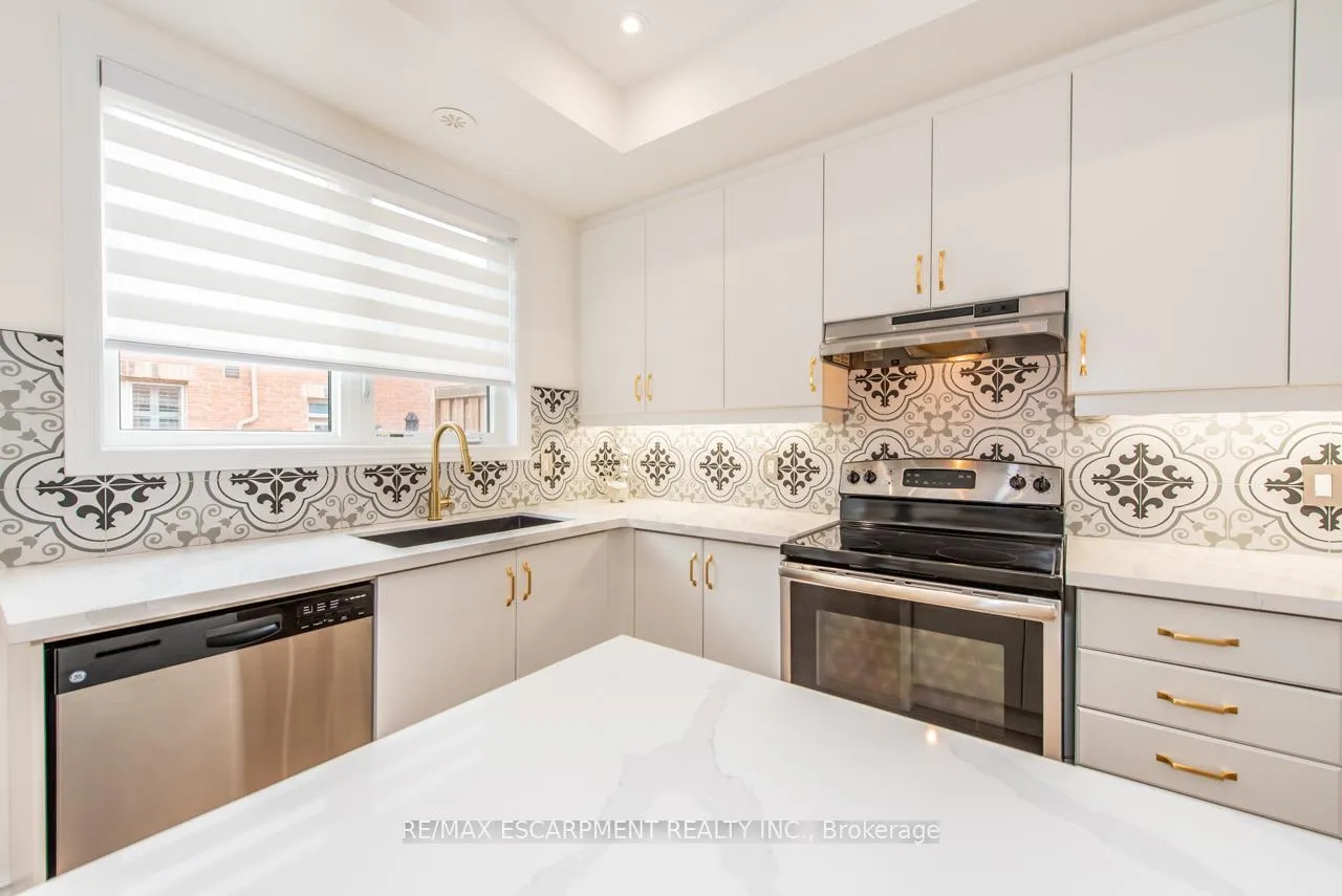 Photo 17 of 64 City Park Circle, Vaughan, West Woodbridge — HOMEH