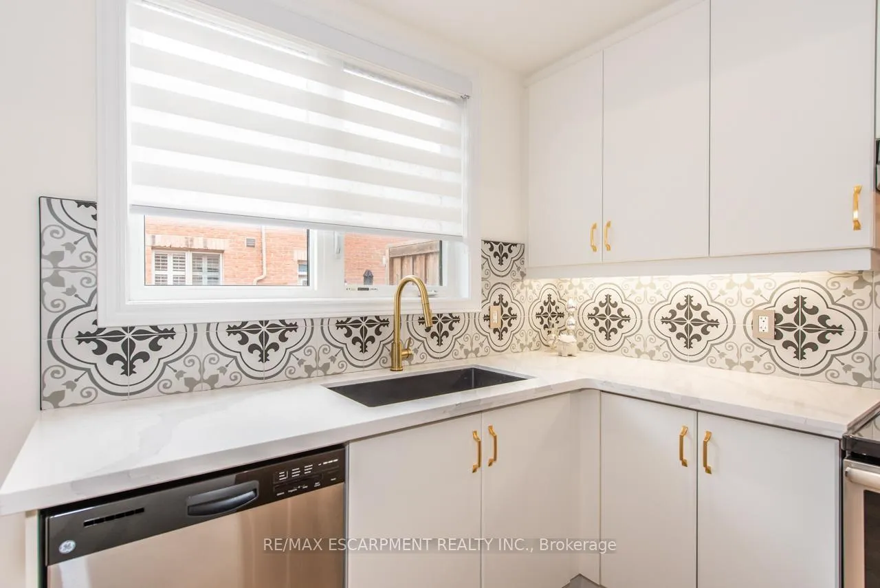 Photo 18 of 64 City Park Circle, Vaughan, West Woodbridge — HOMEH
