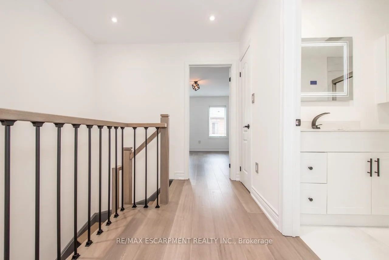 Photo 37 of 64 City Park Circle, Vaughan, West Woodbridge — HOMEH