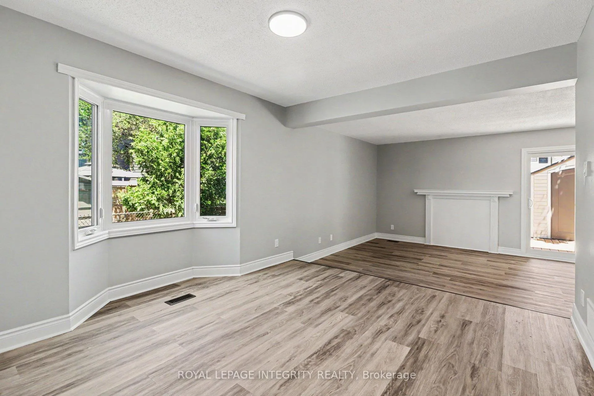 Photo 2 of 1511 Thurlow Street, Ottawa, Fallingbrook/Ridgemount — HOMEH