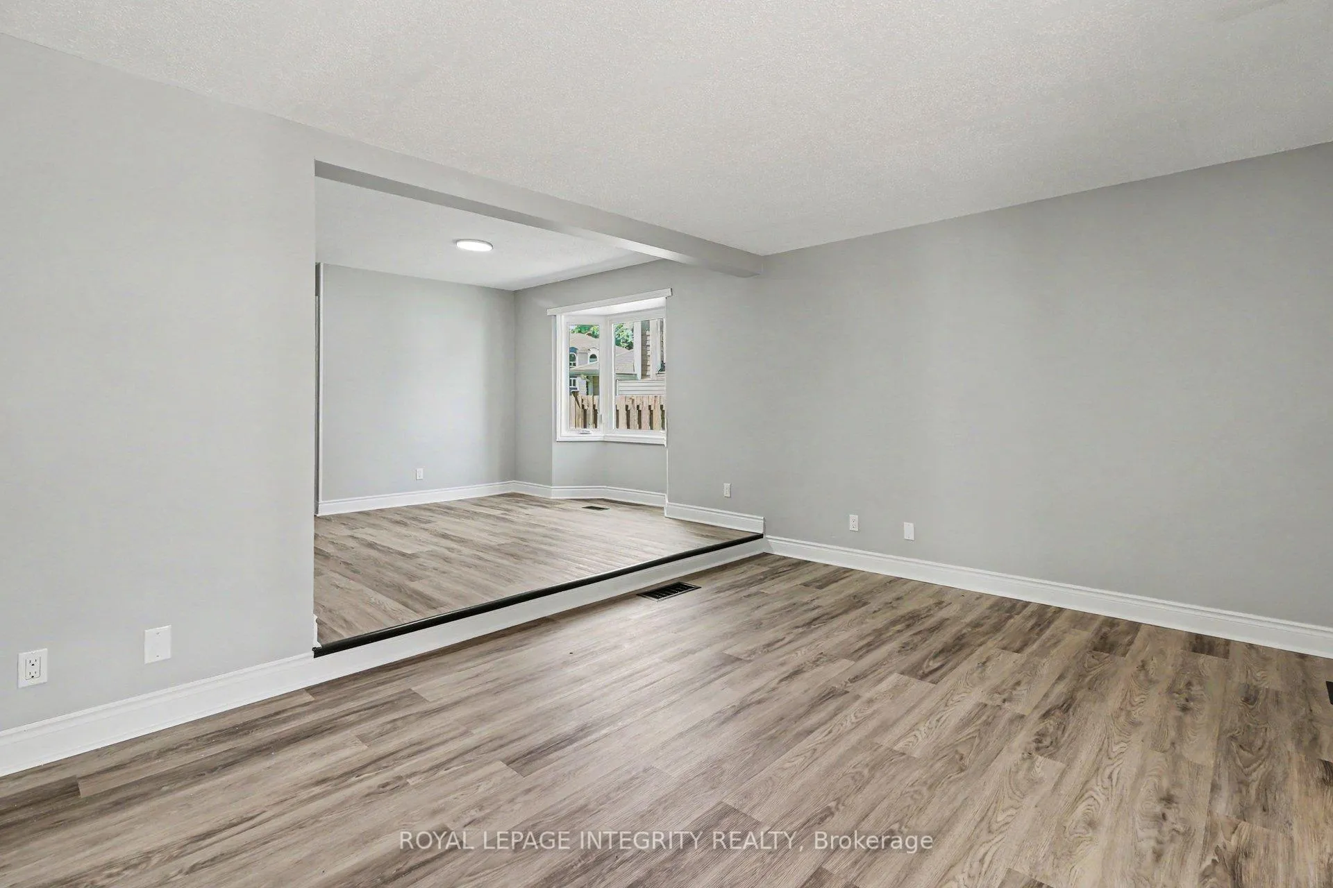 Photo 4 of 1511 Thurlow Street, Ottawa, Fallingbrook/Ridgemount — HOMEH