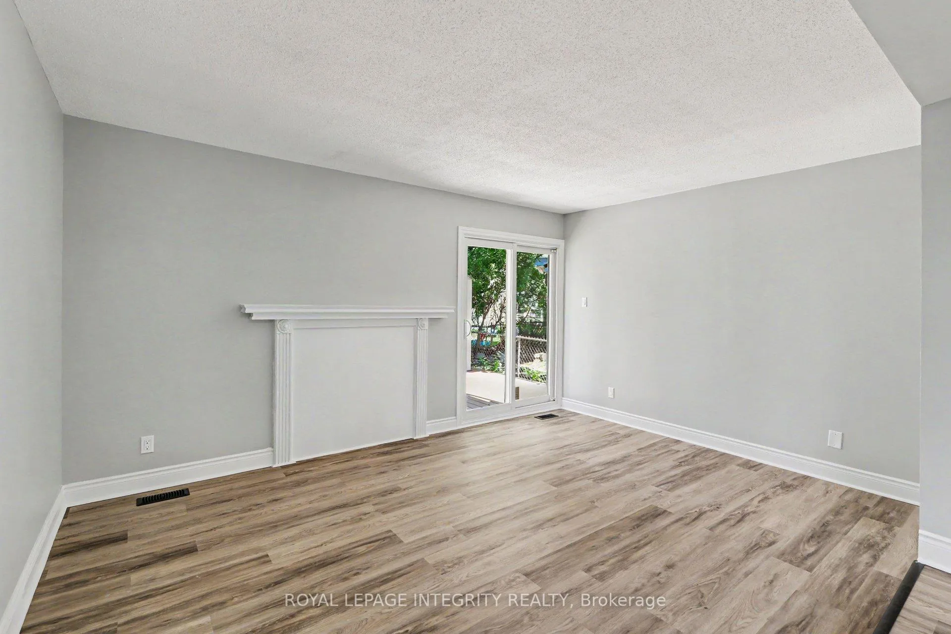Photo 6 of 1511 Thurlow Street, Ottawa, Fallingbrook/Ridgemount — HOMEH