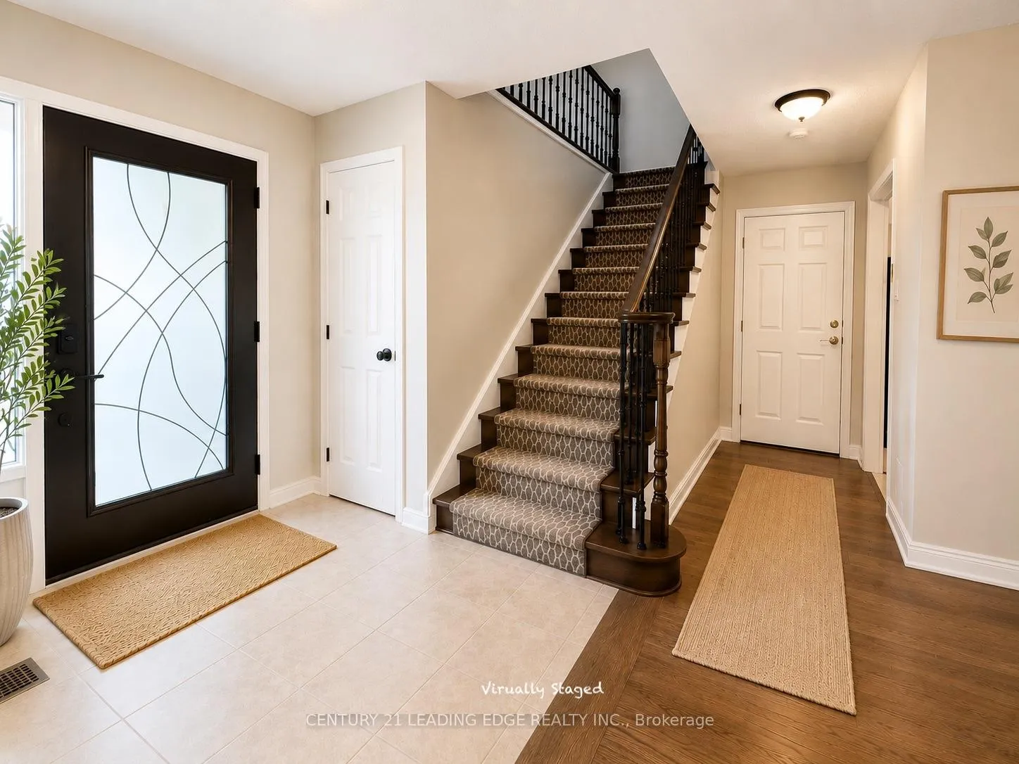 Photo 2 of 10 Crough Street, Clarington, Bowmanville — HOMEH