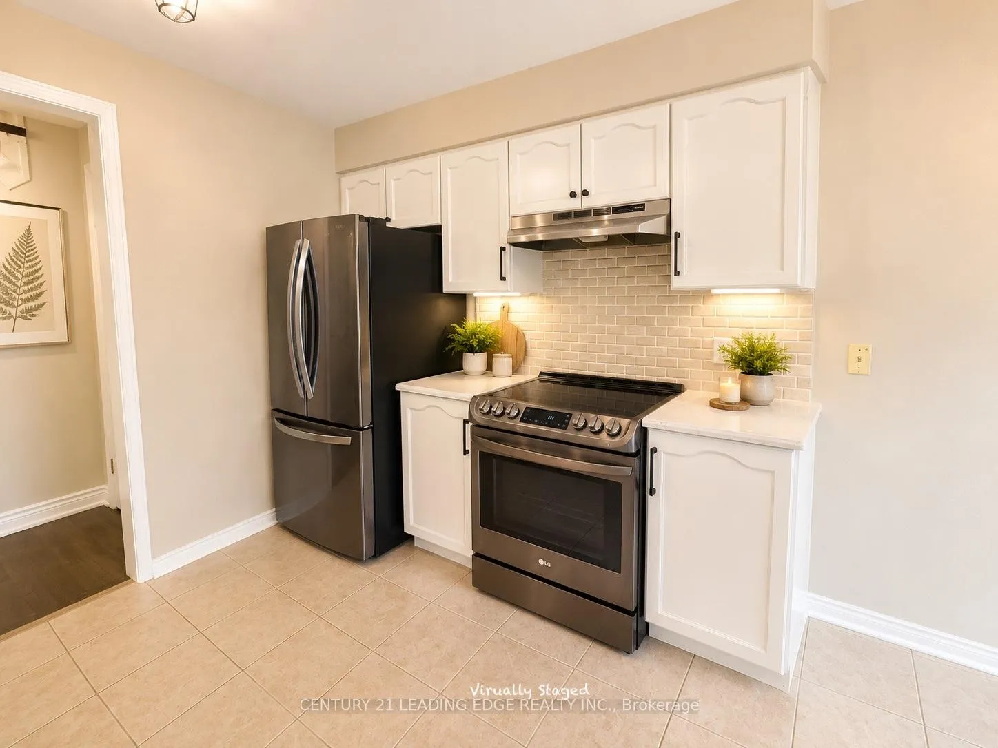Photo 6 of 10 Crough Street, Clarington, Bowmanville — HOMEH