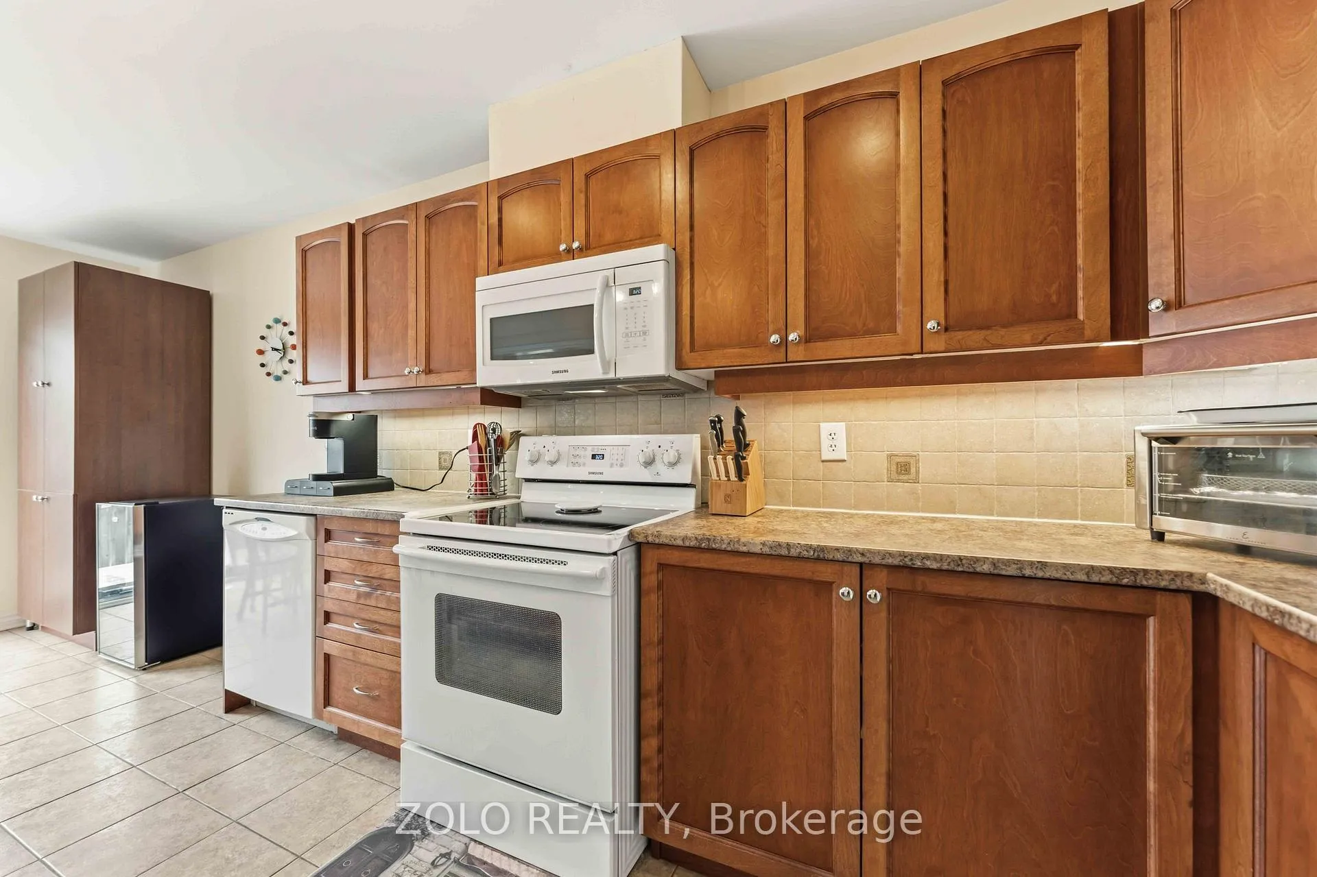Photo 5 of 3566 Cambrian Road, Ottawa, Barrhaven - Half Moon Bay — HOMEH