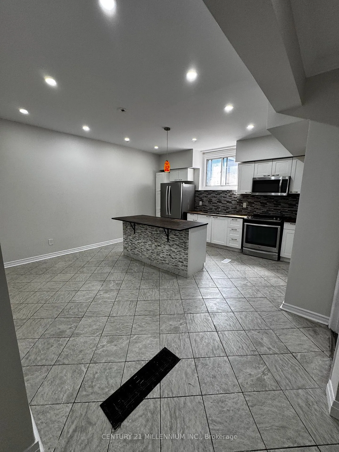 Photo 4 of Unit D, 99 Mill Street, Orangeville — HOMEH