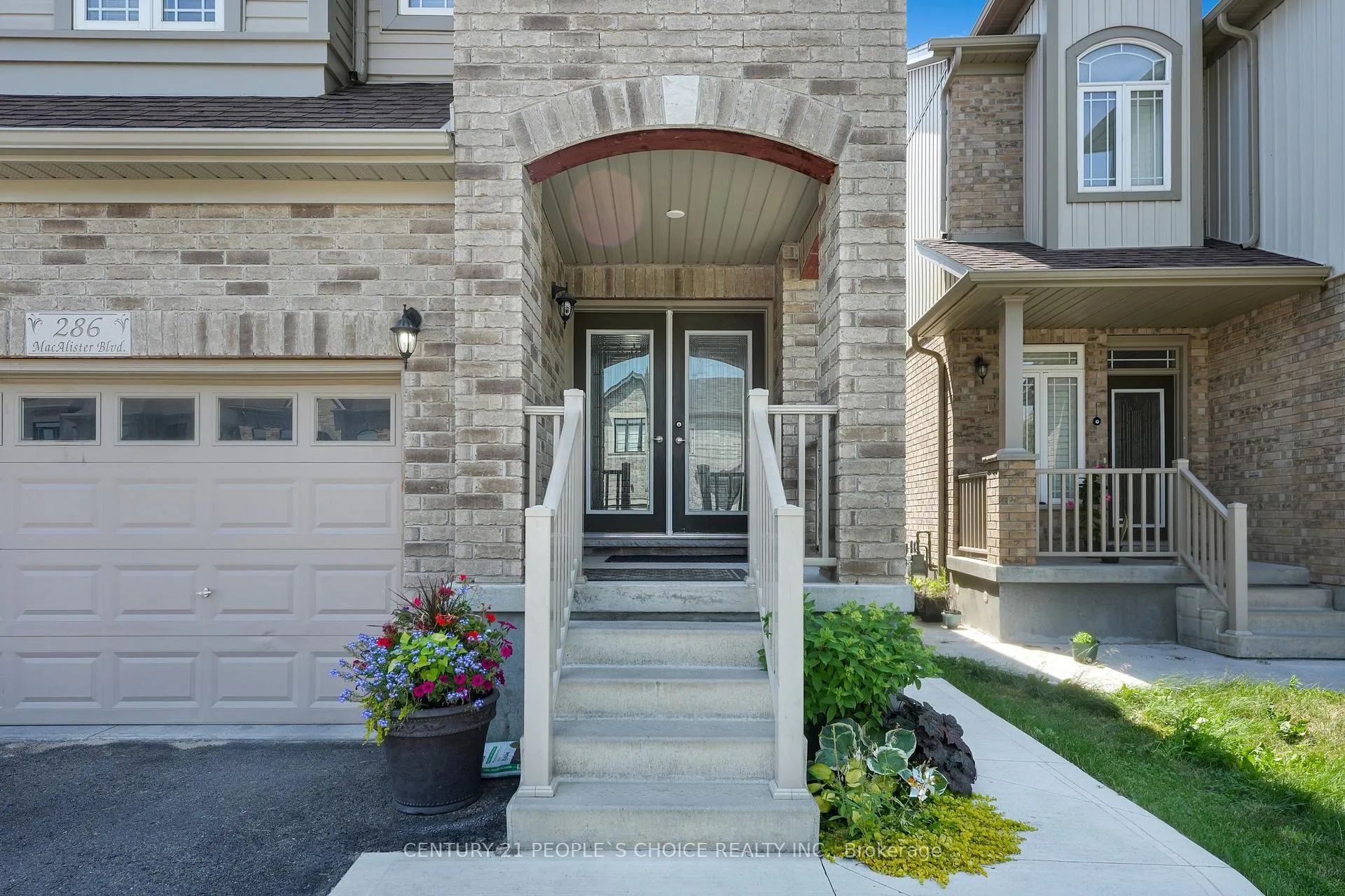 Photo 3 of 286 Macalister Boulevard, Guelph, Kortright East — HOMEH