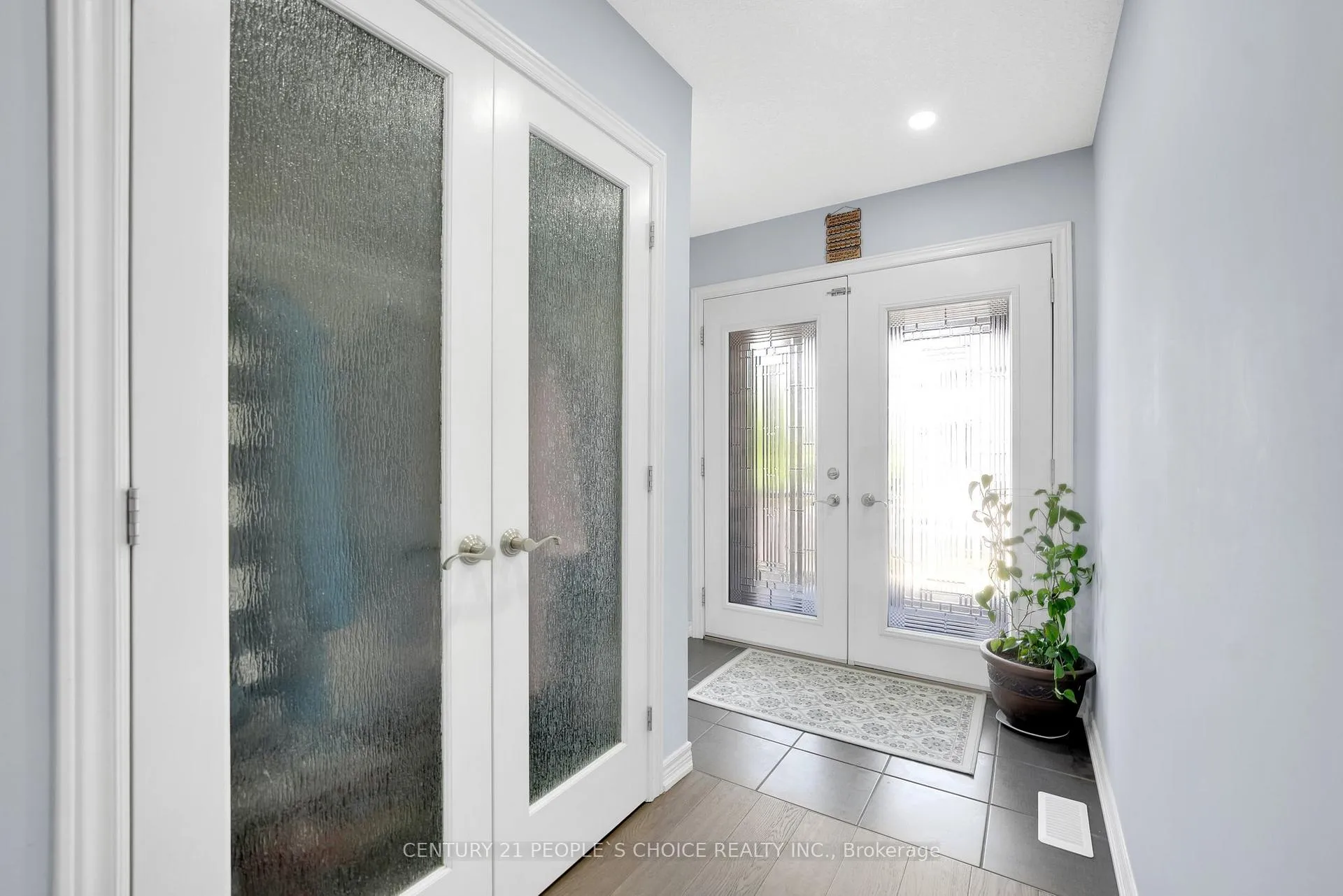 Photo 4 of 286 Macalister Boulevard, Guelph, Kortright East — HOMEH