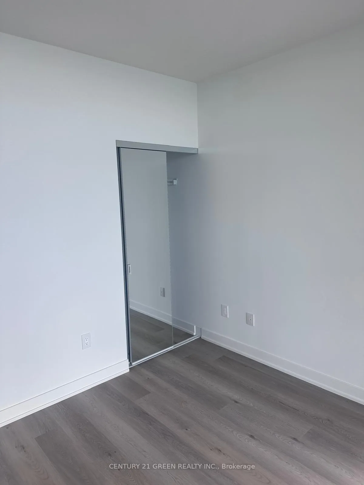 Photo 4 of Unit 1305, 2075 Lakeshore Road, Burlington, Brant — HOMEH