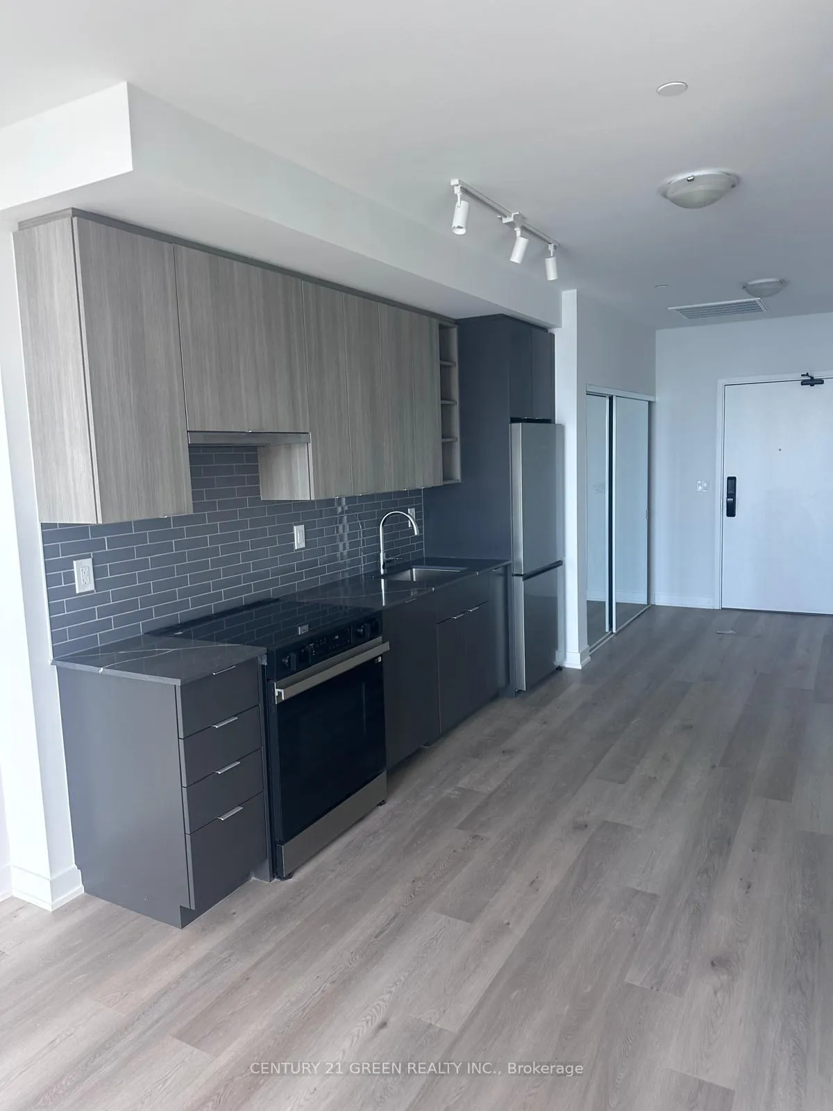 Photo 5 of Unit 1305, 2075 Lakeshore Road, Burlington, Brant — HOMEH