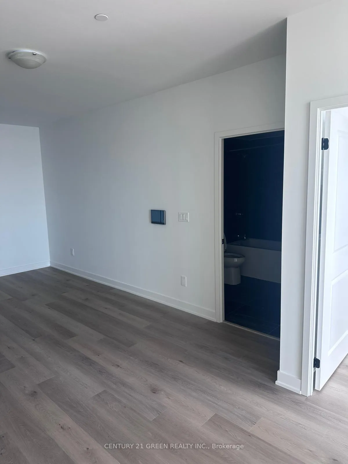 Photo 7 of Unit 1305, 2075 Lakeshore Road, Burlington, Brant — HOMEH