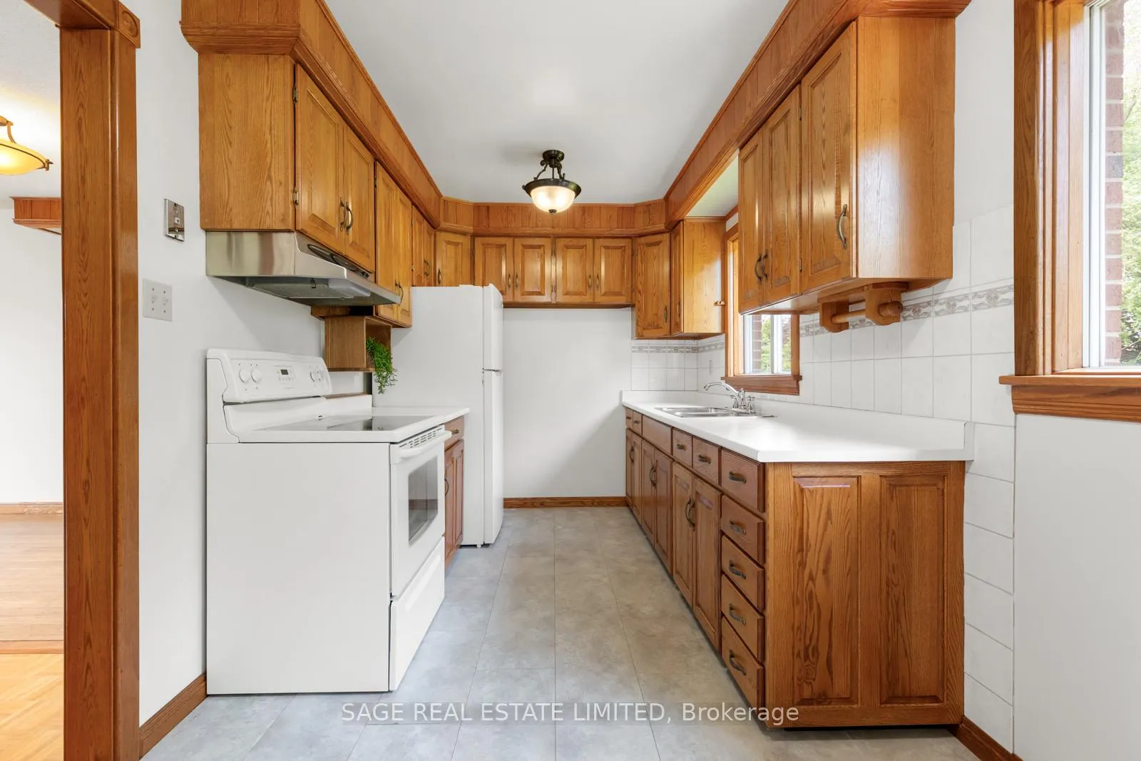 Photo 12 of 34 Carter Crescent, Whitby, Lynde Creek — HOMEH