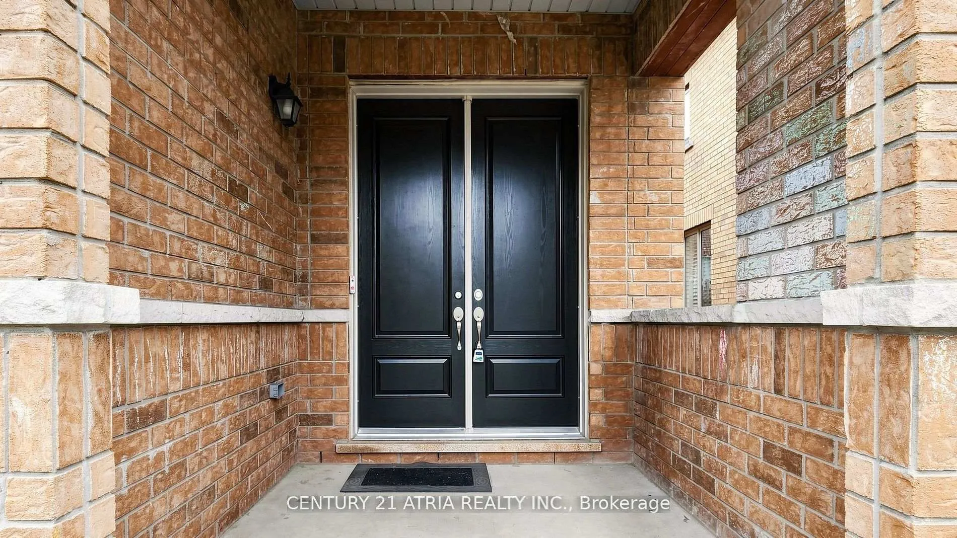 Photo 2 of 37 Capreol Avenue, Aurora, Rural Aurora — HOMEH