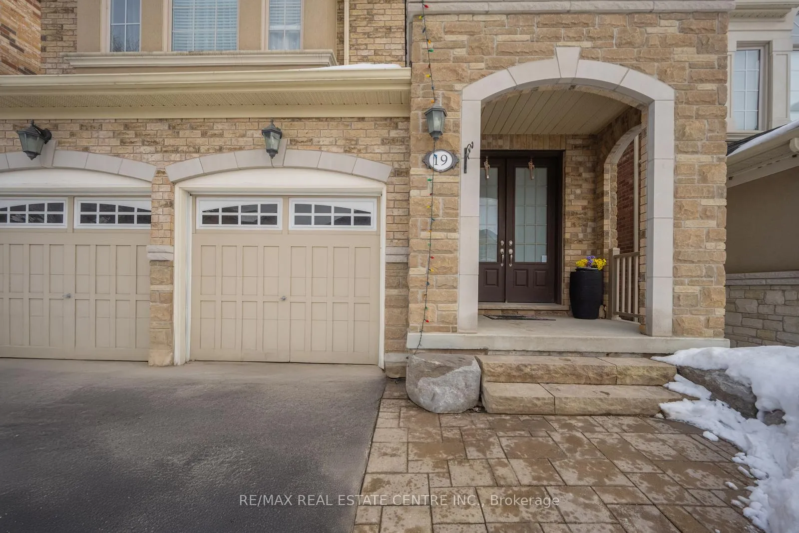 Photo 2 of 19 Mediterranean Crescent, Brampton, Bram West — HOMEH