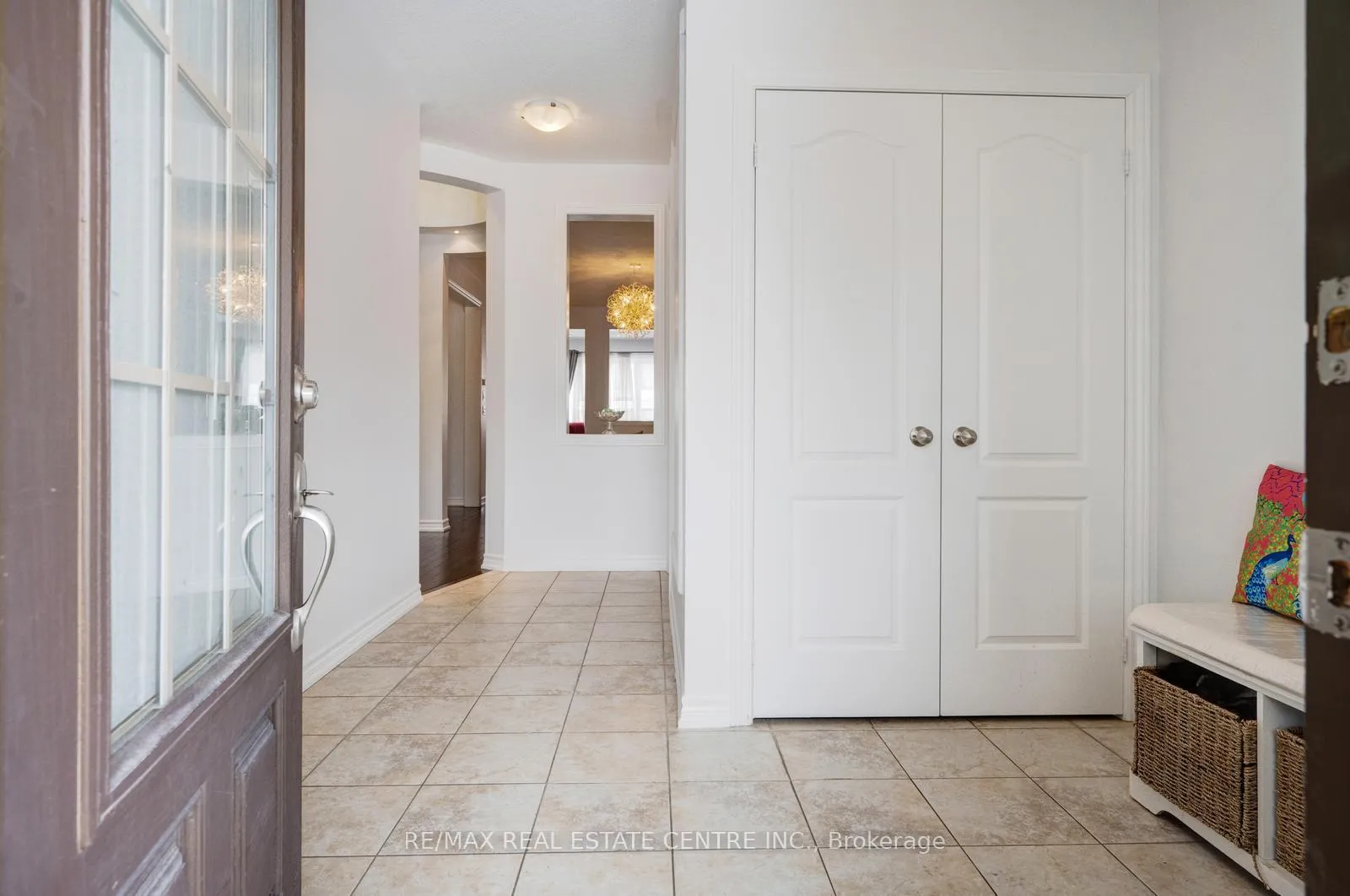 Photo 4 of 19 Mediterranean Crescent, Brampton, Bram West — HOMEH