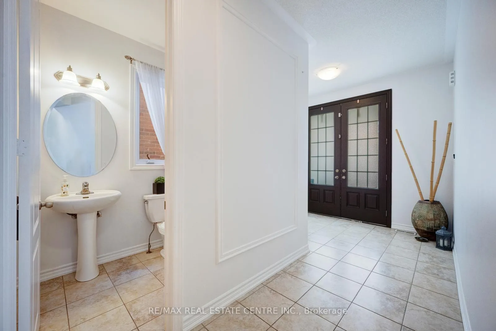 Photo 6 of 19 Mediterranean Crescent, Brampton, Bram West — HOMEH