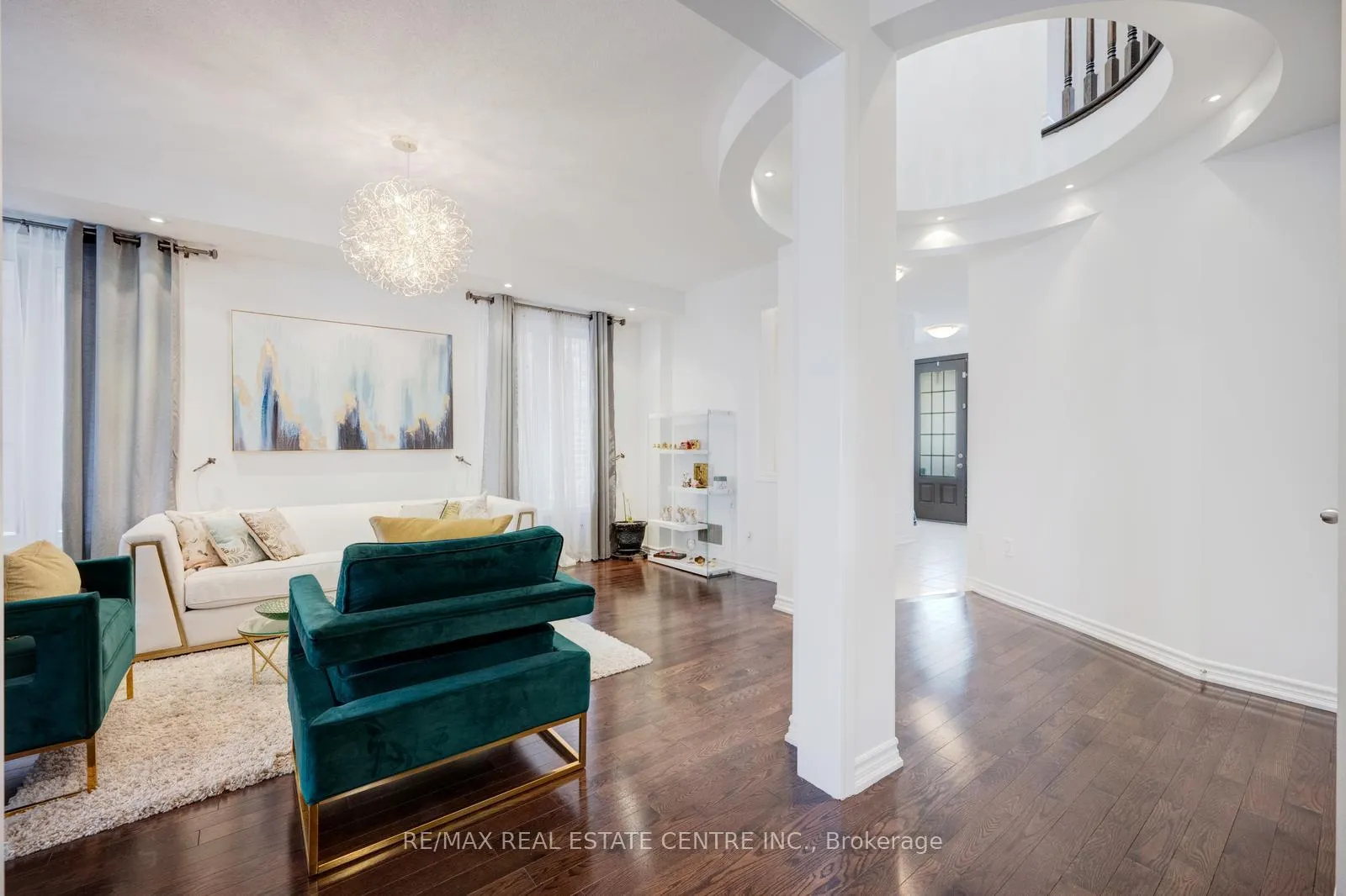 Photo 8 of 19 Mediterranean Crescent, Brampton, Bram West — HOMEH