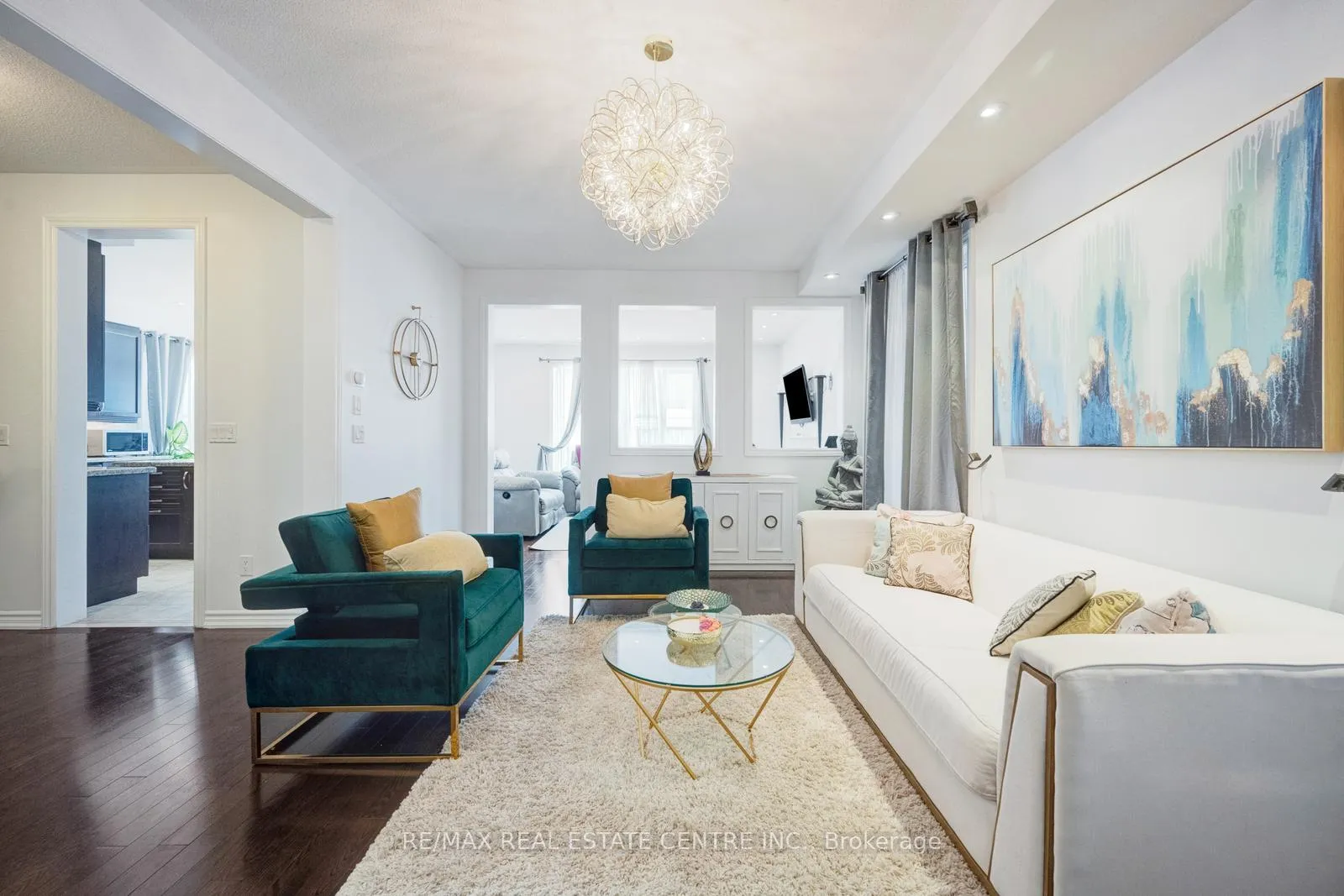 Photo 10 of 19 Mediterranean Crescent, Brampton, Bram West — HOMEH