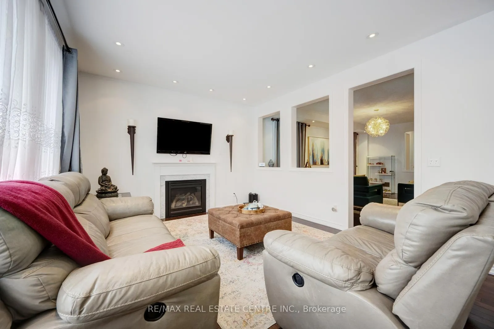Photo 11 of 19 Mediterranean Crescent, Brampton, Bram West — HOMEH