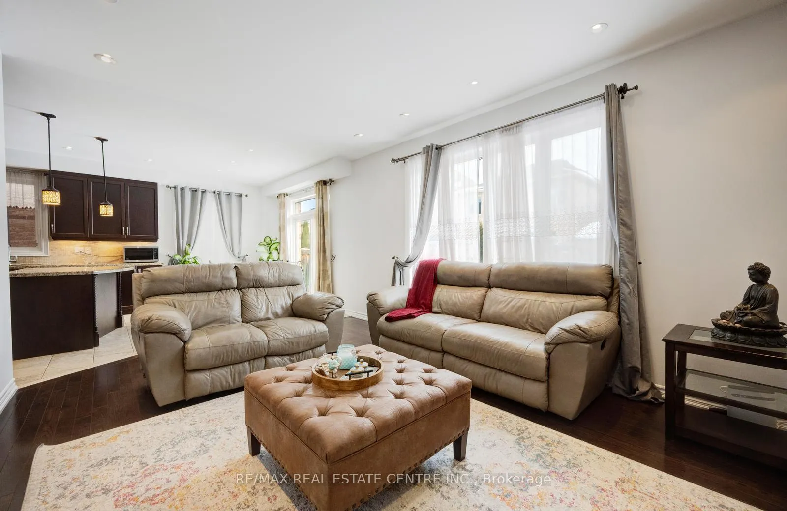 Photo 13 of 19 Mediterranean Crescent, Brampton, Bram West — HOMEH