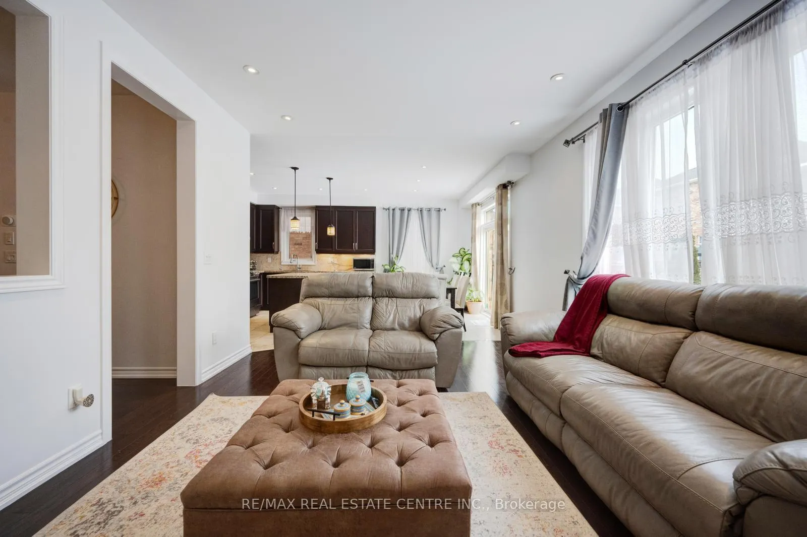 Photo 14 of 19 Mediterranean Crescent, Brampton, Bram West — HOMEH