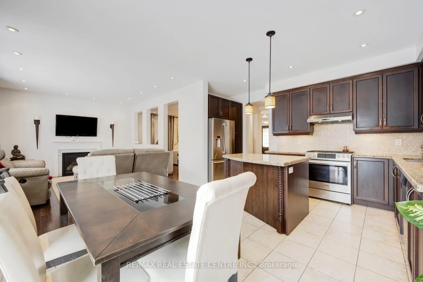 Photo 21 of 19 Mediterranean Crescent, Brampton, Bram West — HOMEH