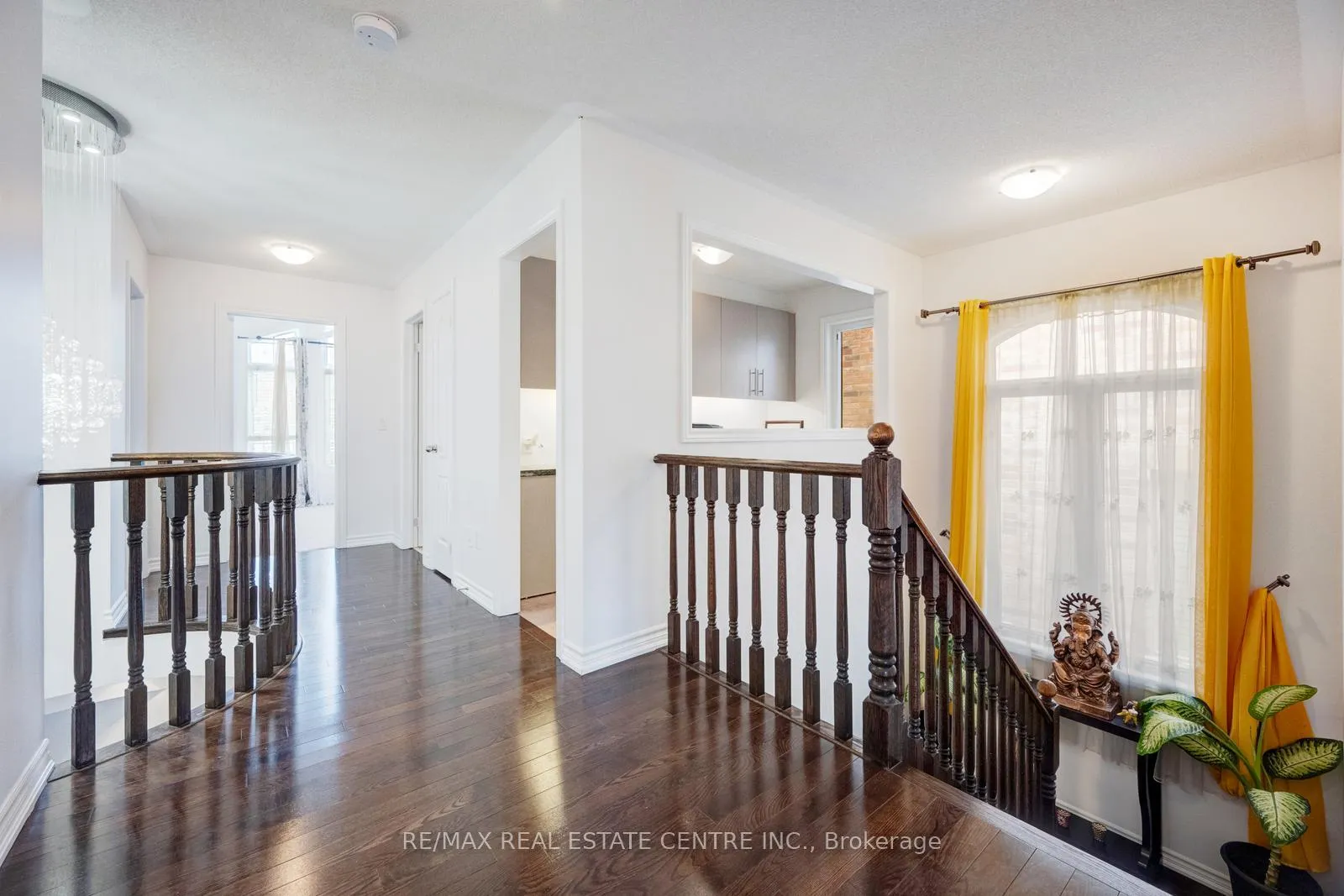 Photo 25 of 19 Mediterranean Crescent, Brampton, Bram West — HOMEH