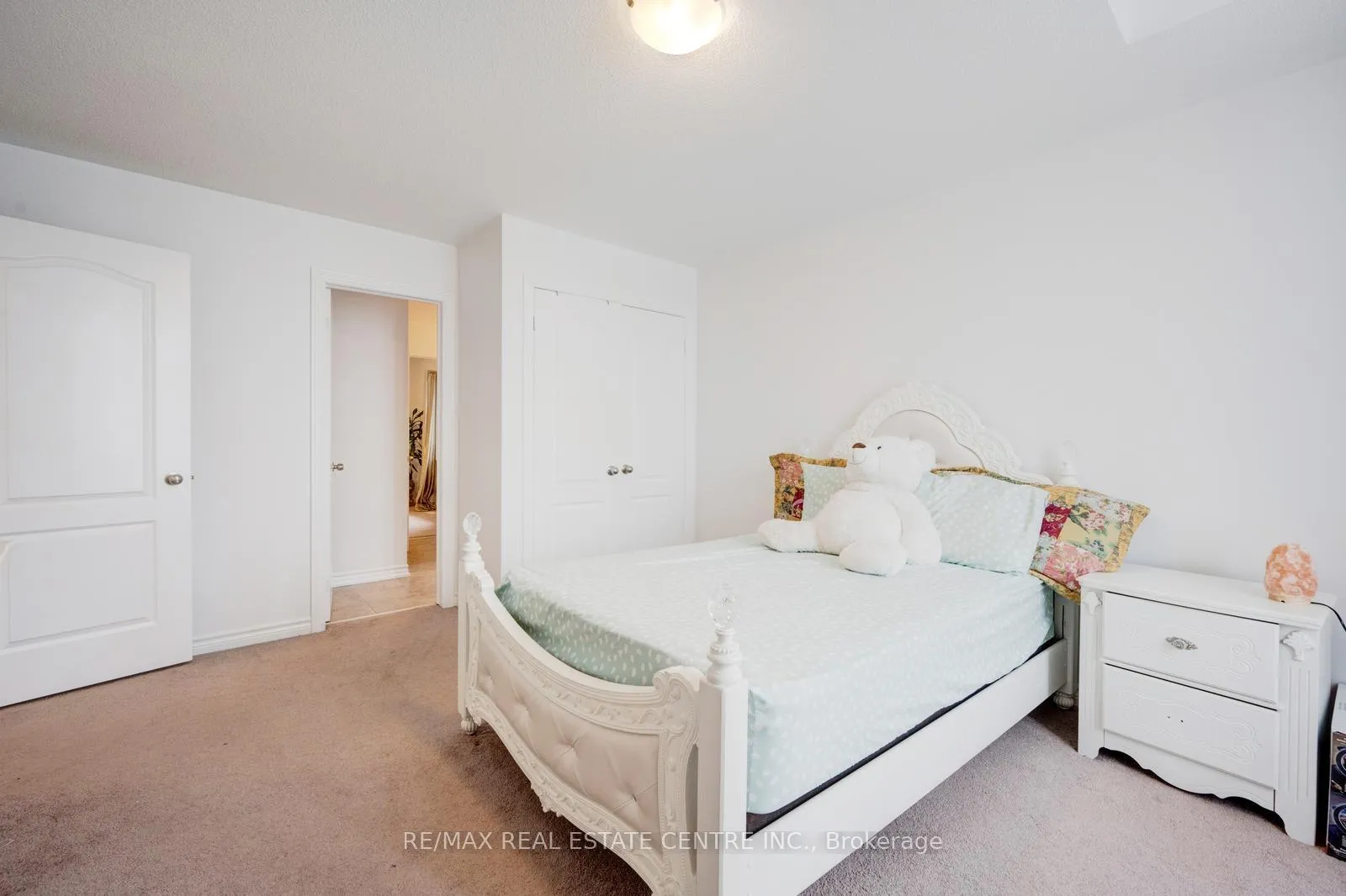 Photo 37 of 19 Mediterranean Crescent, Brampton, Bram West — HOMEH