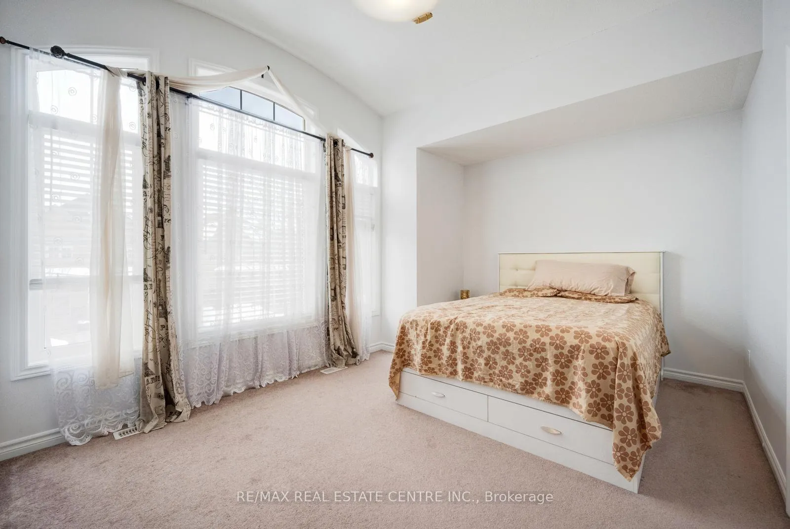 Photo 39 of 19 Mediterranean Crescent, Brampton, Bram West — HOMEH