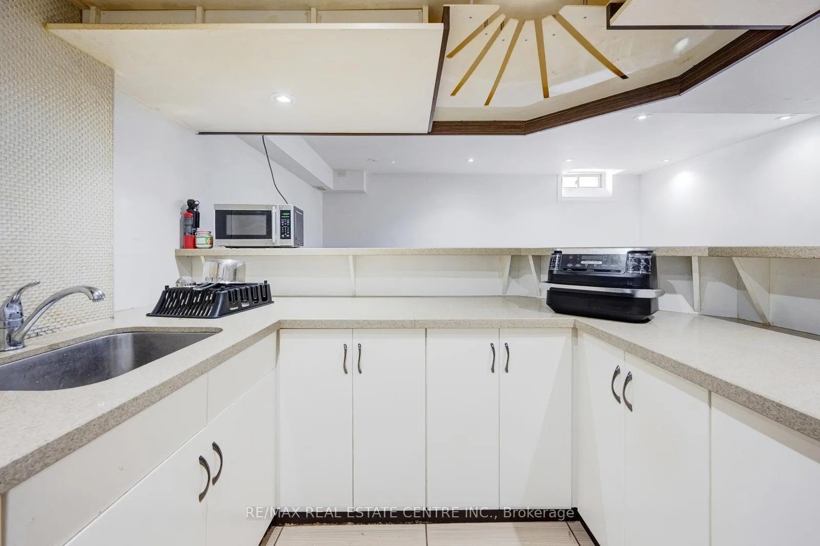 Photo 42 of 19 Mediterranean Crescent, Brampton, Bram West — HOMEH