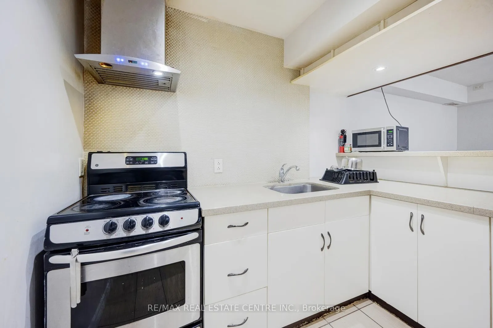 Photo 43 of 19 Mediterranean Crescent, Brampton, Bram West — HOMEH