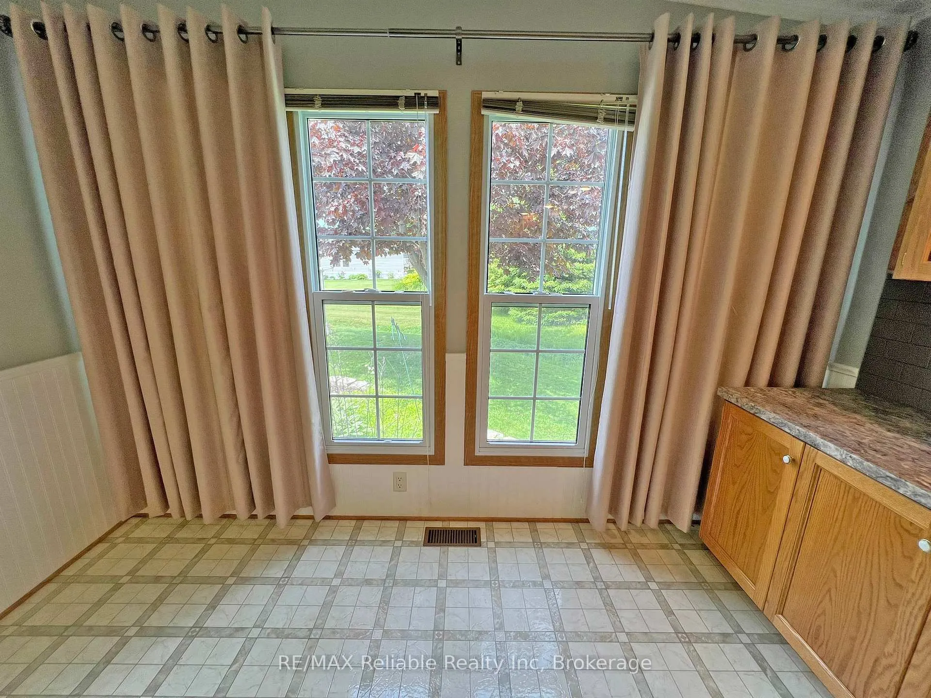Photo 10 of 144 Sandbagger Crescent, Central Huron, Clinton — HOMEH