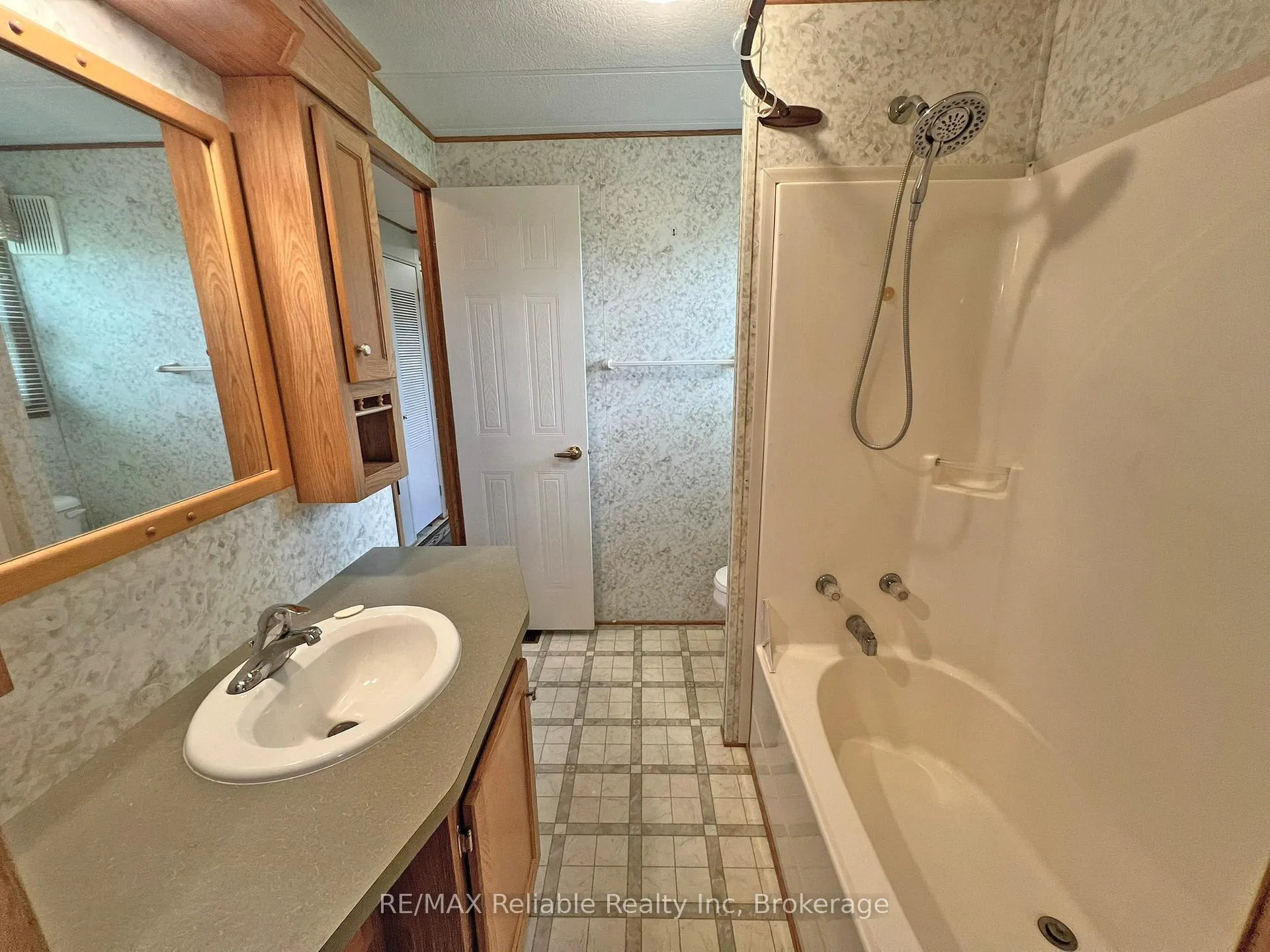 Photo 18 of 144 Sandbagger Crescent, Central Huron, Clinton — HOMEH