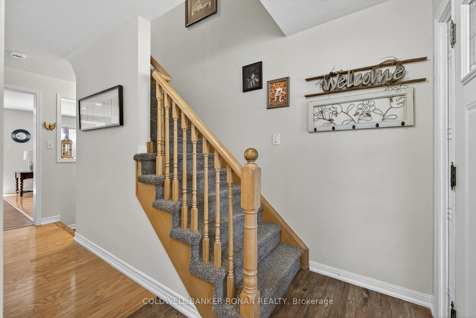 Photo 5 of 22 Callander Crescent, New Tecumseth, Alliston — HOMEH