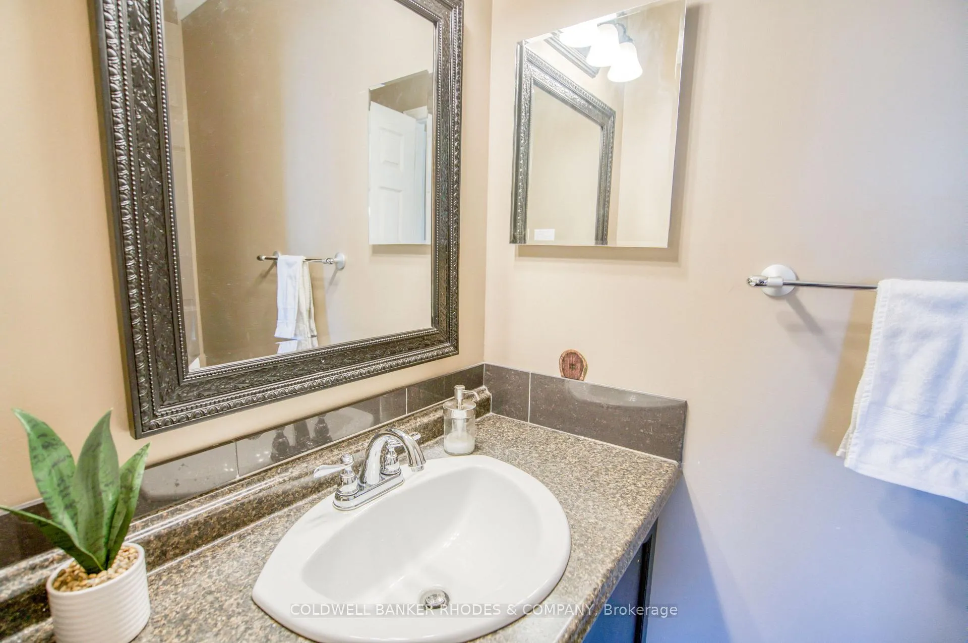 Photo 13 of 54 Keys Way, Ottawa, Hunt Club Park — HOMEH