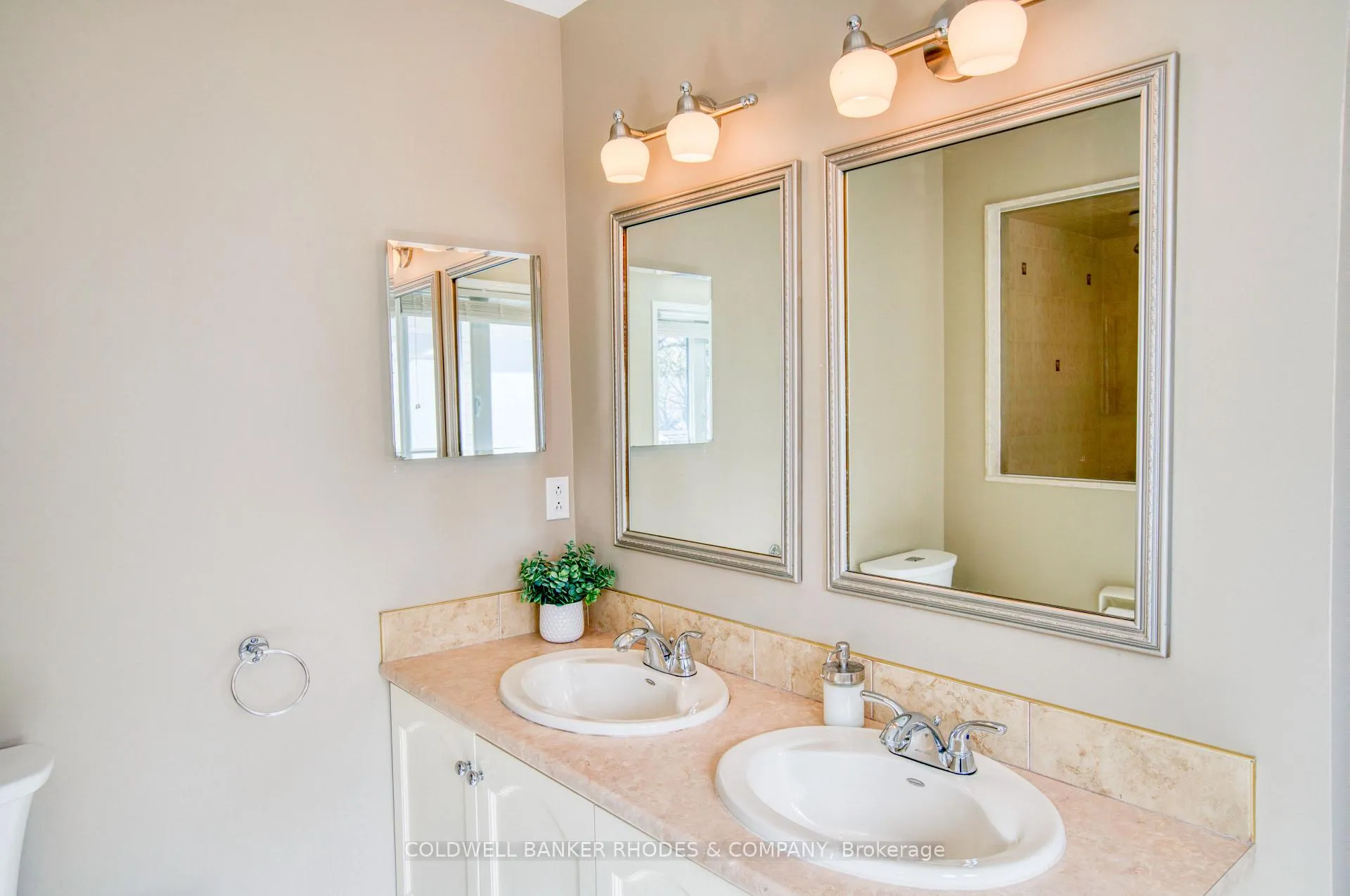 Photo 20 of 54 Keys Way, Ottawa, Hunt Club Park — HOMEH