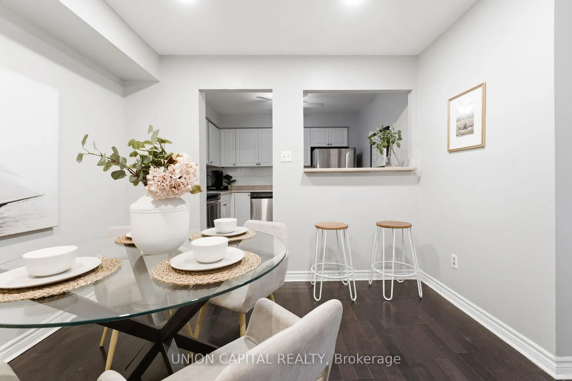 Photo 10 of 317 Milestone Crescent, Aurora, Aurora Village — HOMEH