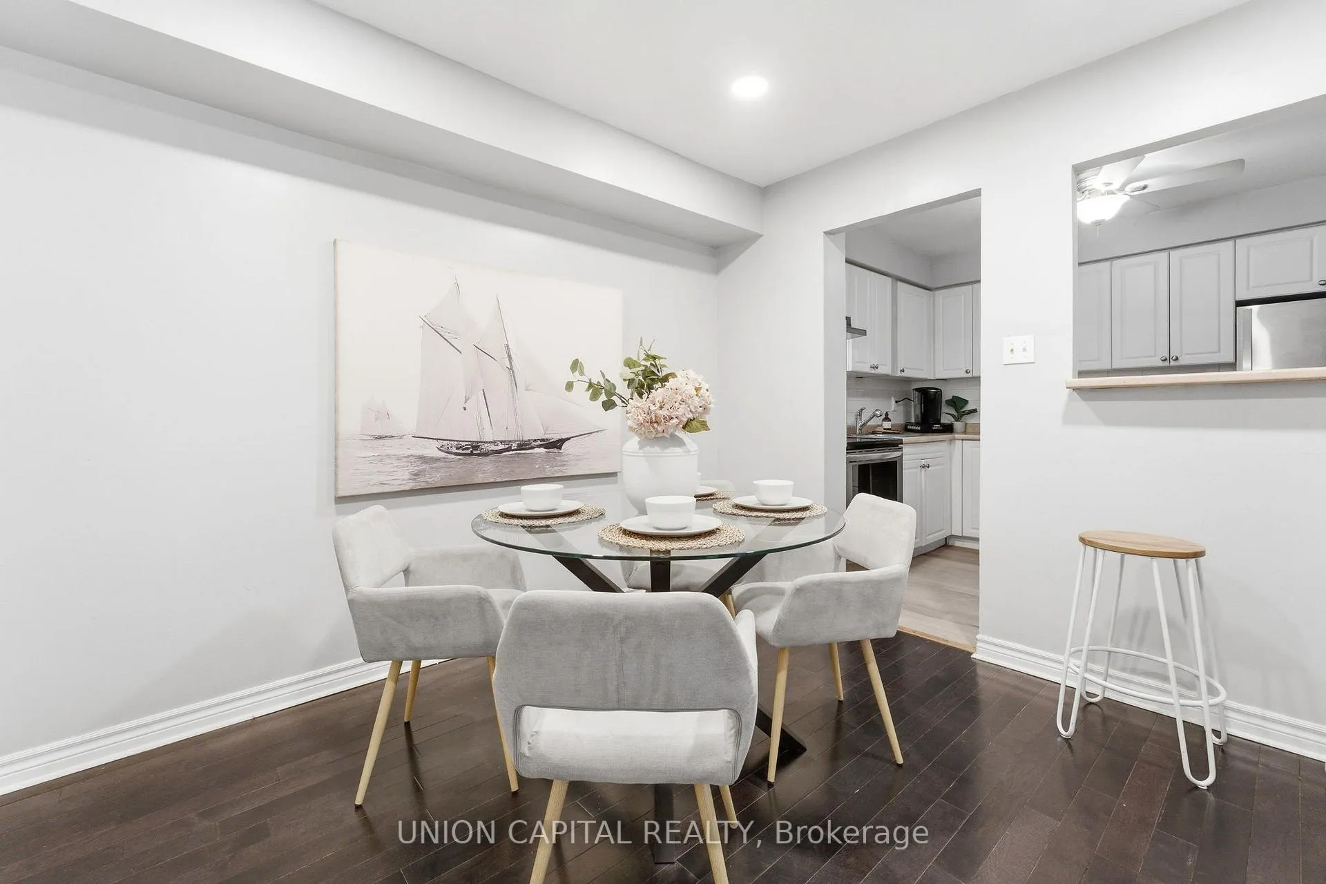 Photo 11 of 317 Milestone Crescent, Aurora, Aurora Village — HOMEH