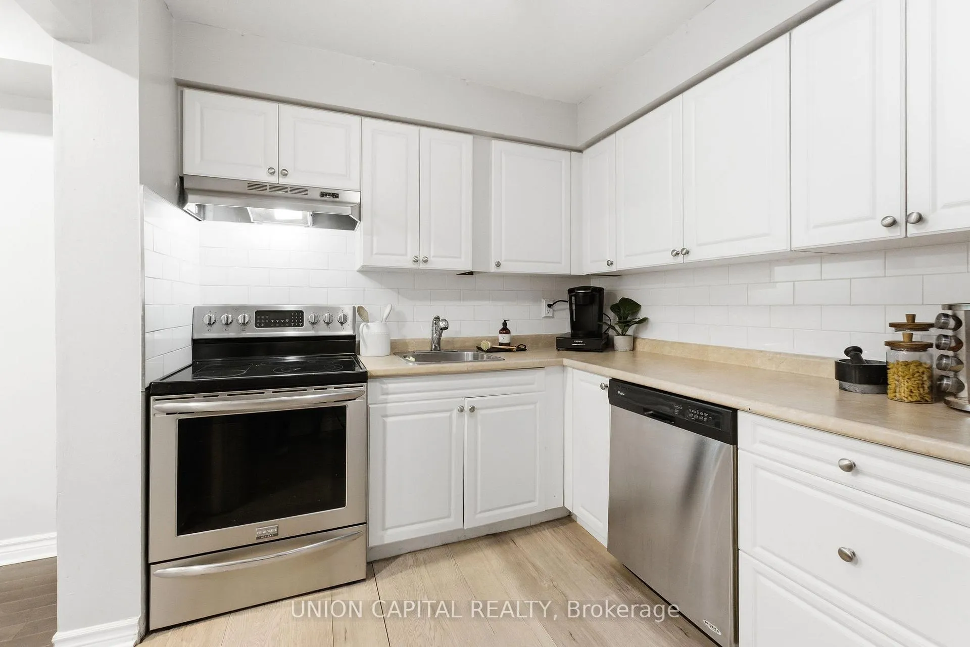 Photo 12 of 317 Milestone Crescent, Aurora, Aurora Village — HOMEH