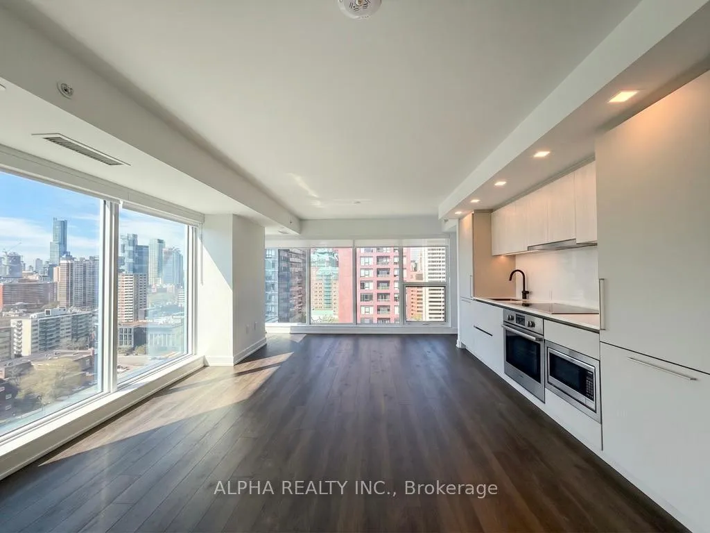 Front of Unit 1802, 609 Sherbourne Street