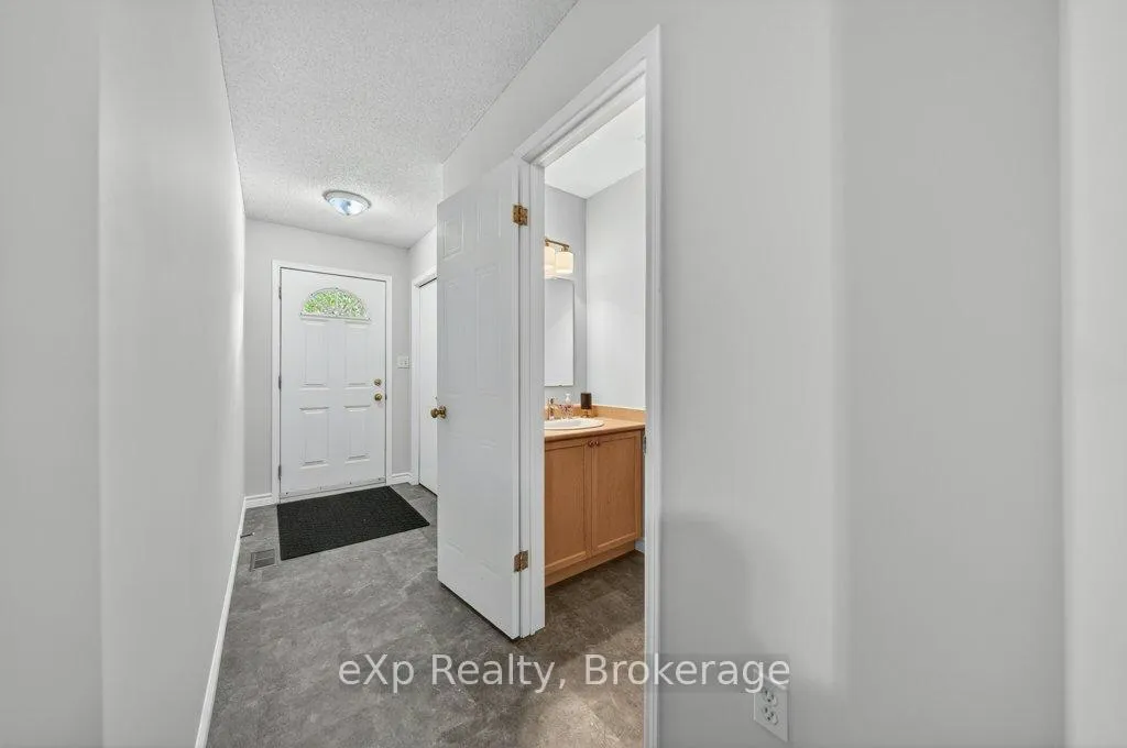 Photo 6 of Unit 44, 35 Roehampton Crescent, Guelph, Pineridge/Westminster Woods — HOMEH
